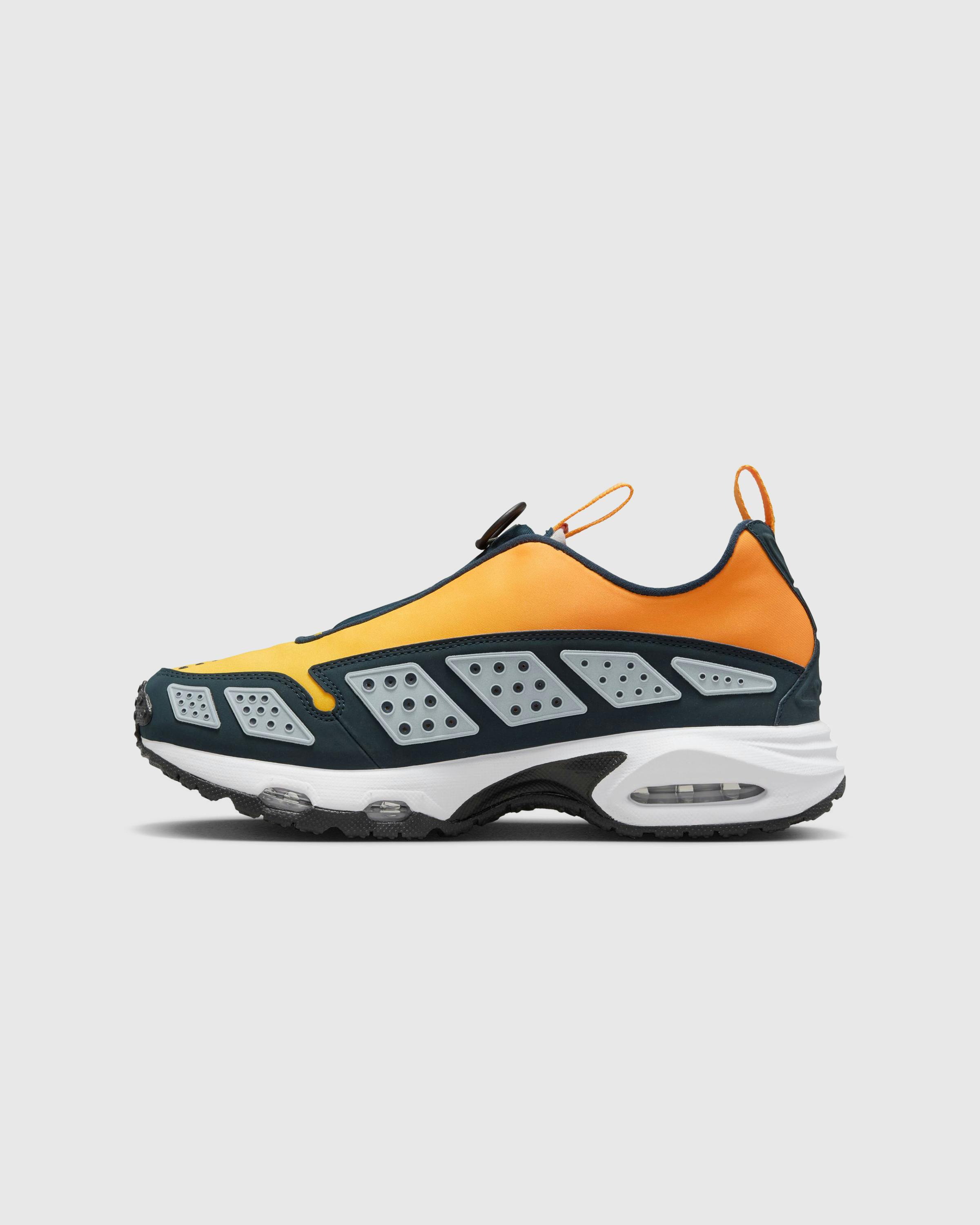 Nike – Air Max SNDR Canyon Gold/Deep Ocean-LT Smoke Grey - Low Top Sneakers - Orange - Image 2