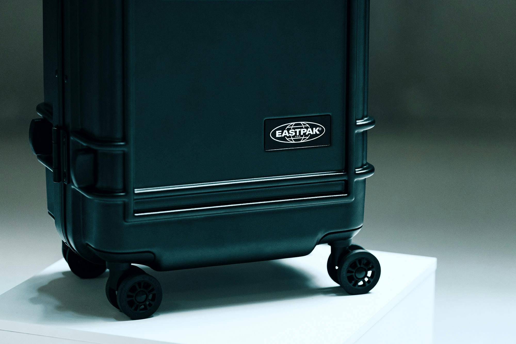 Eastpak Had-shell Suitcase