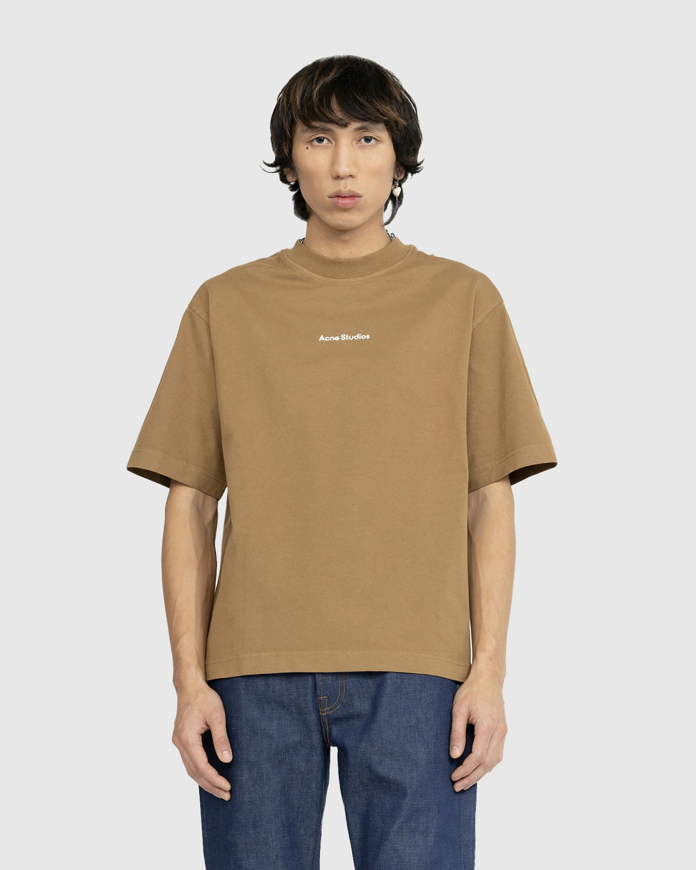 Acne Studios – Logo T-Shirt Mud Beige - T-Shirts - Pink - Image 5