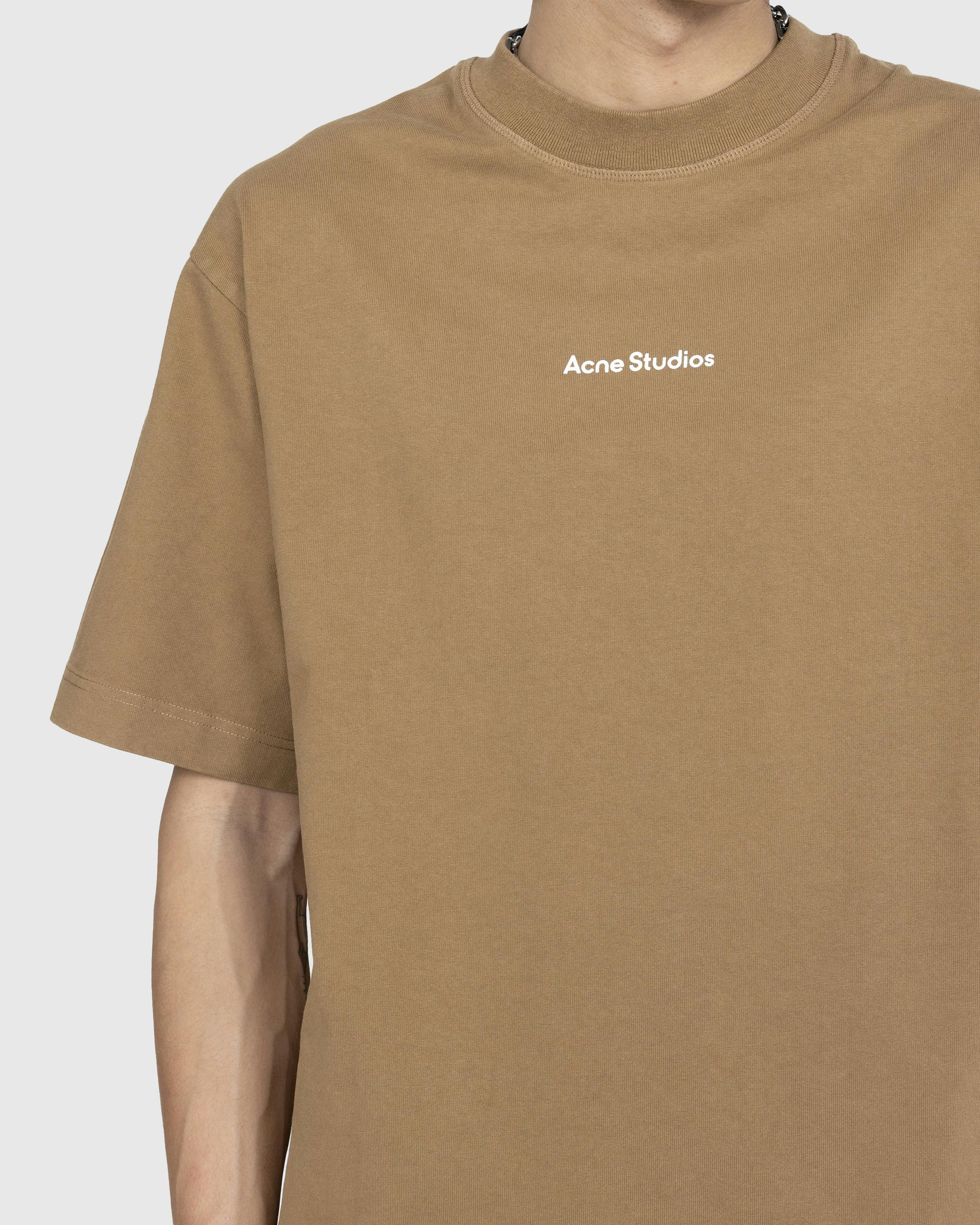 Acne Studios – Logo T-Shirt Mud Beige - T-Shirts - Pink - Image 3