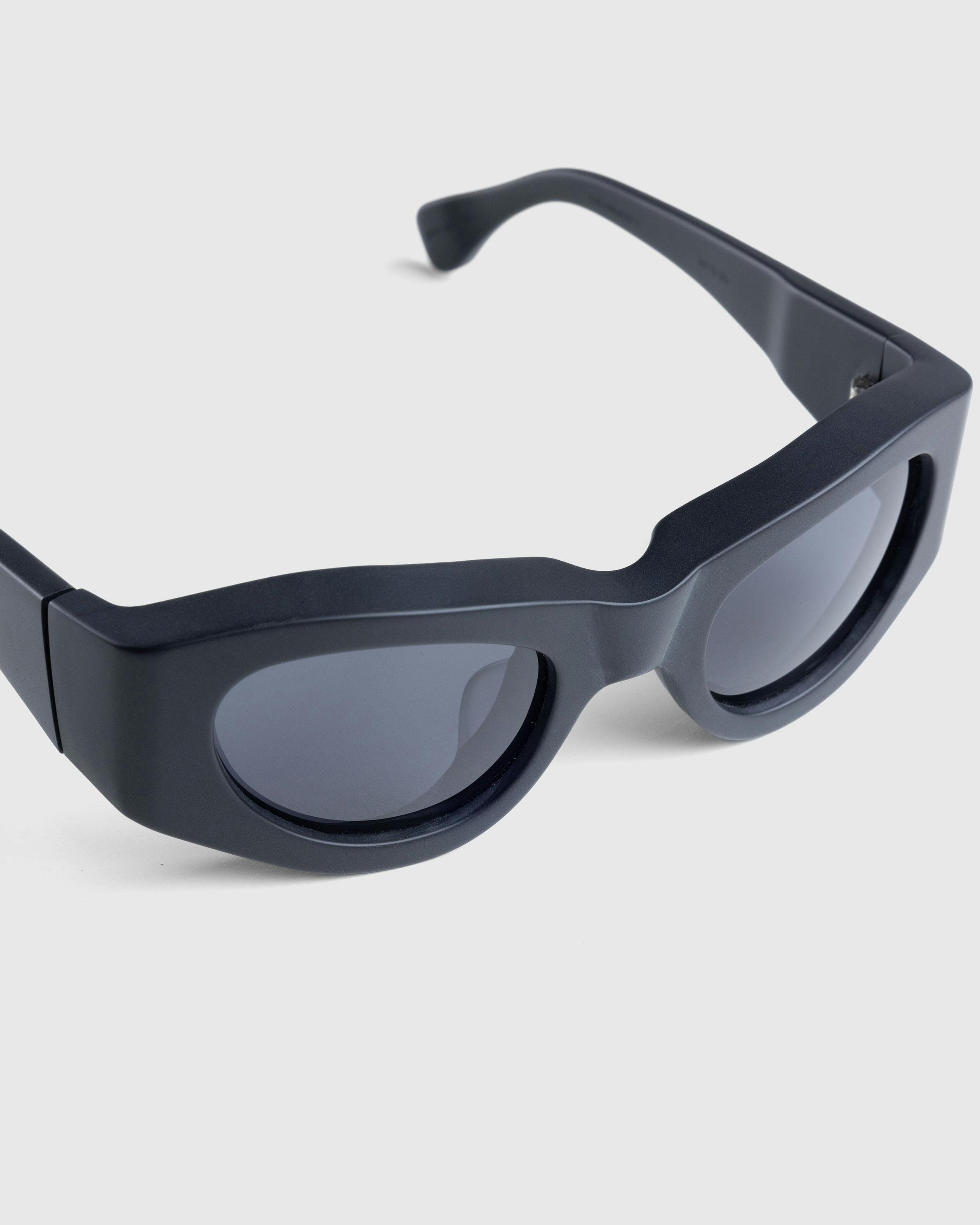 ERL – Bro Sunglasses Plastic Black - Sunglasses - Black - Image 3