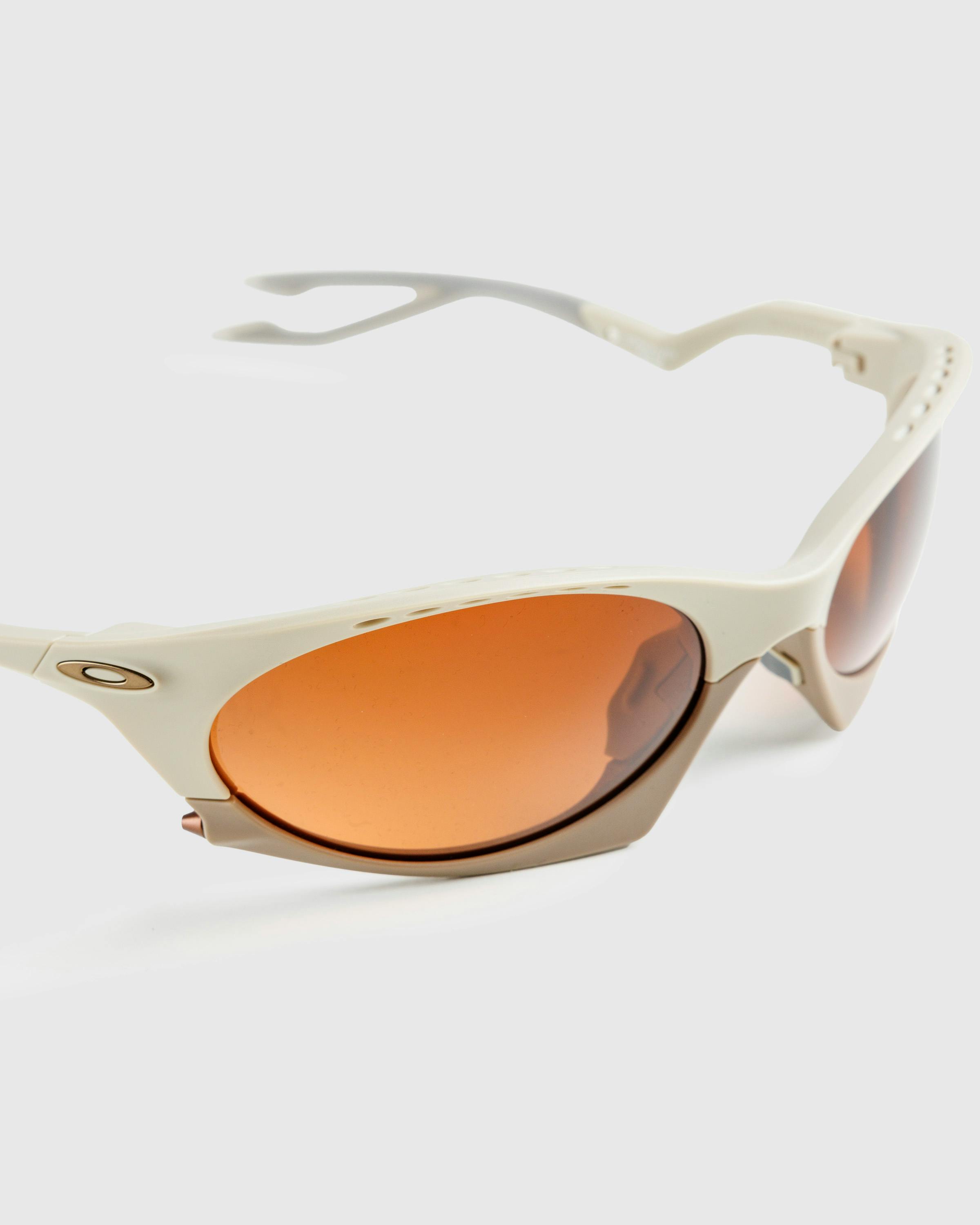 Oakley – Plantaris Matte Sand/Prizm Brown Gradient - Sunglasses - Beige - Image 3