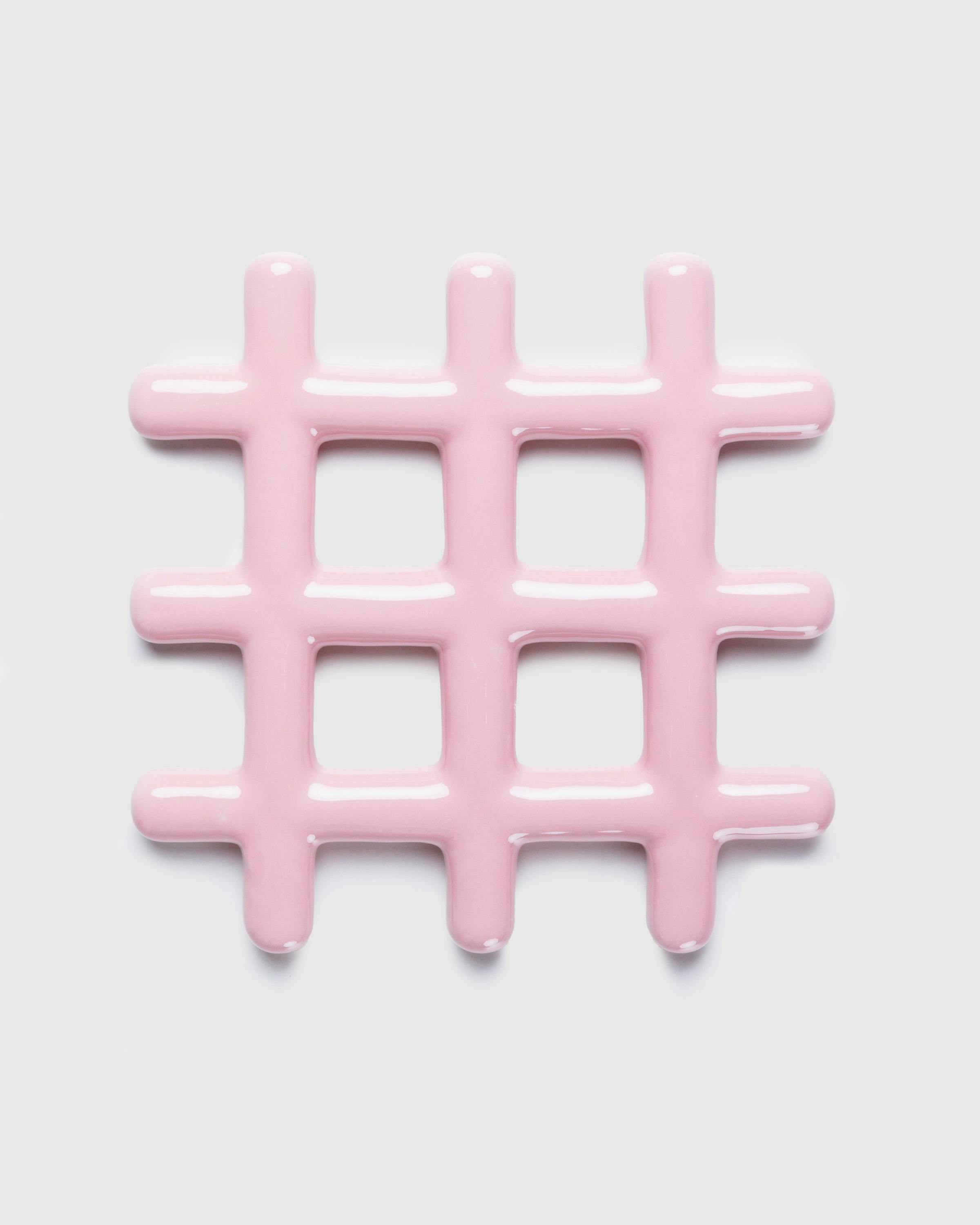 &Klevering – Trivet Grid Pink - Furniture - Pink - Image 1