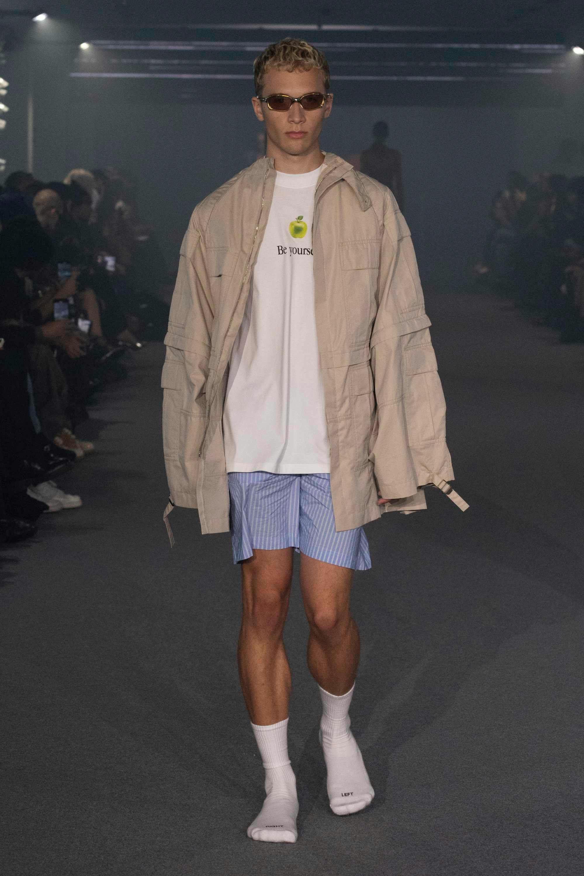 vetements ss25 runway show