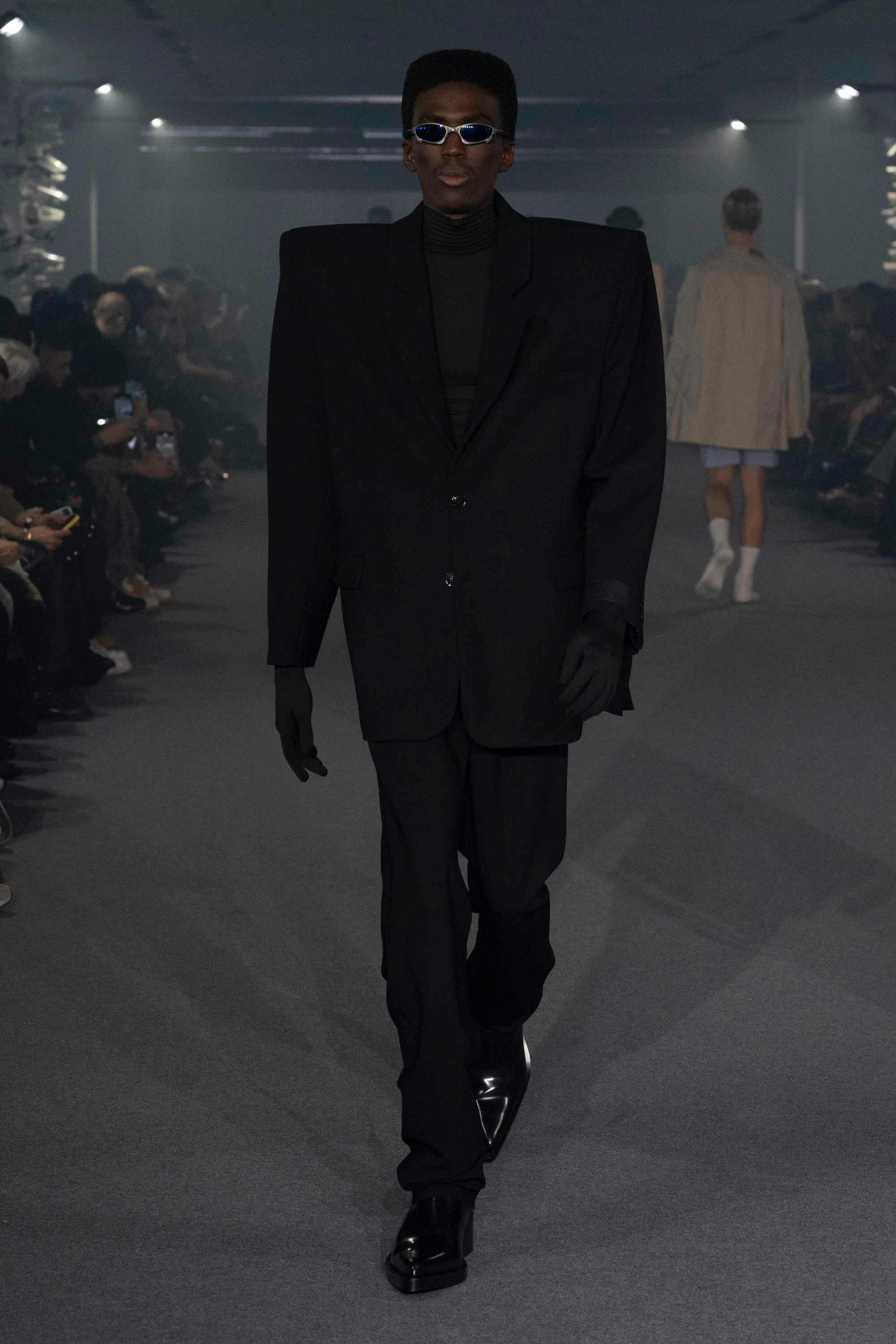 vetements ss25 runway show