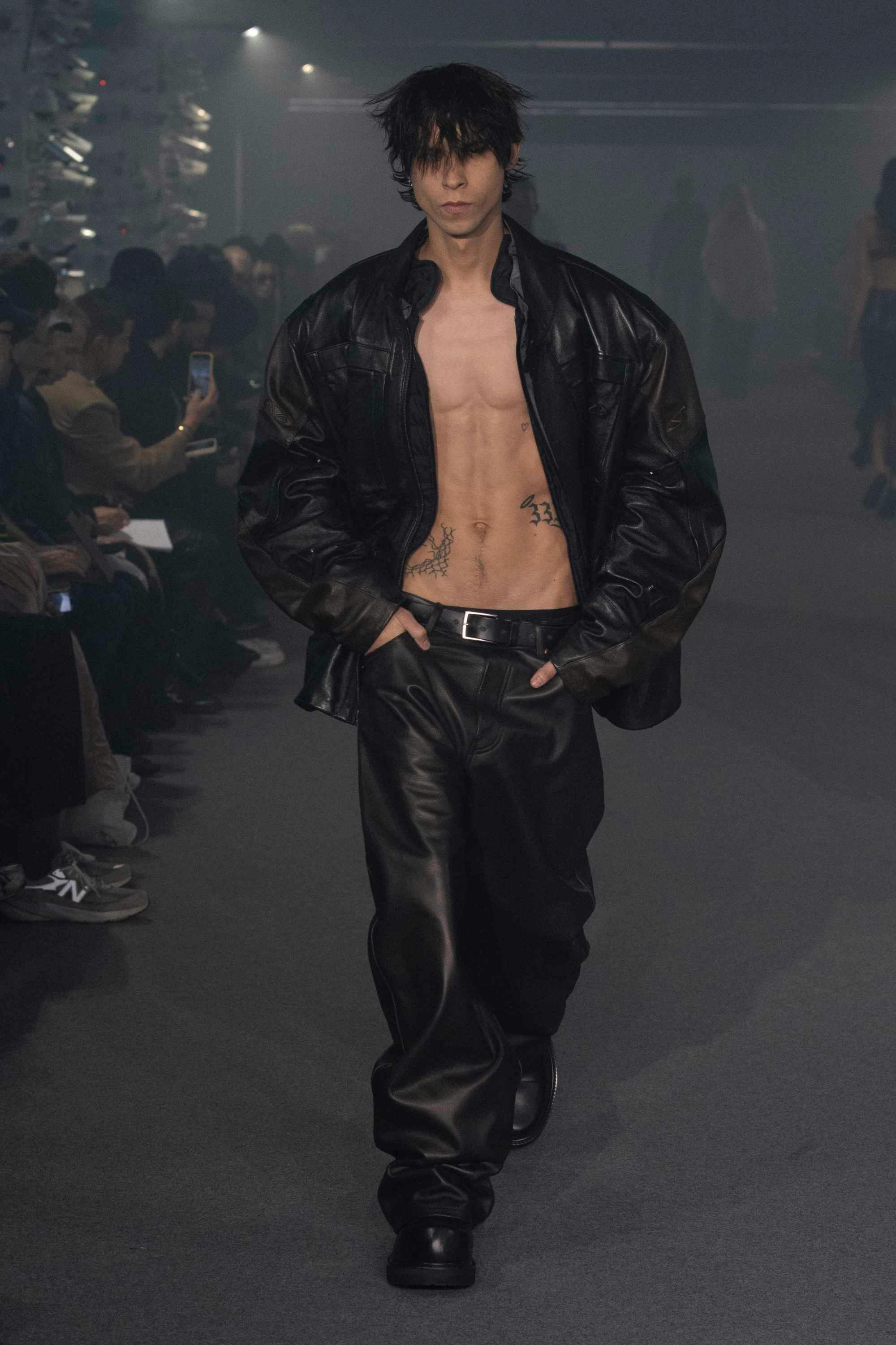 vetements ss25 runway show