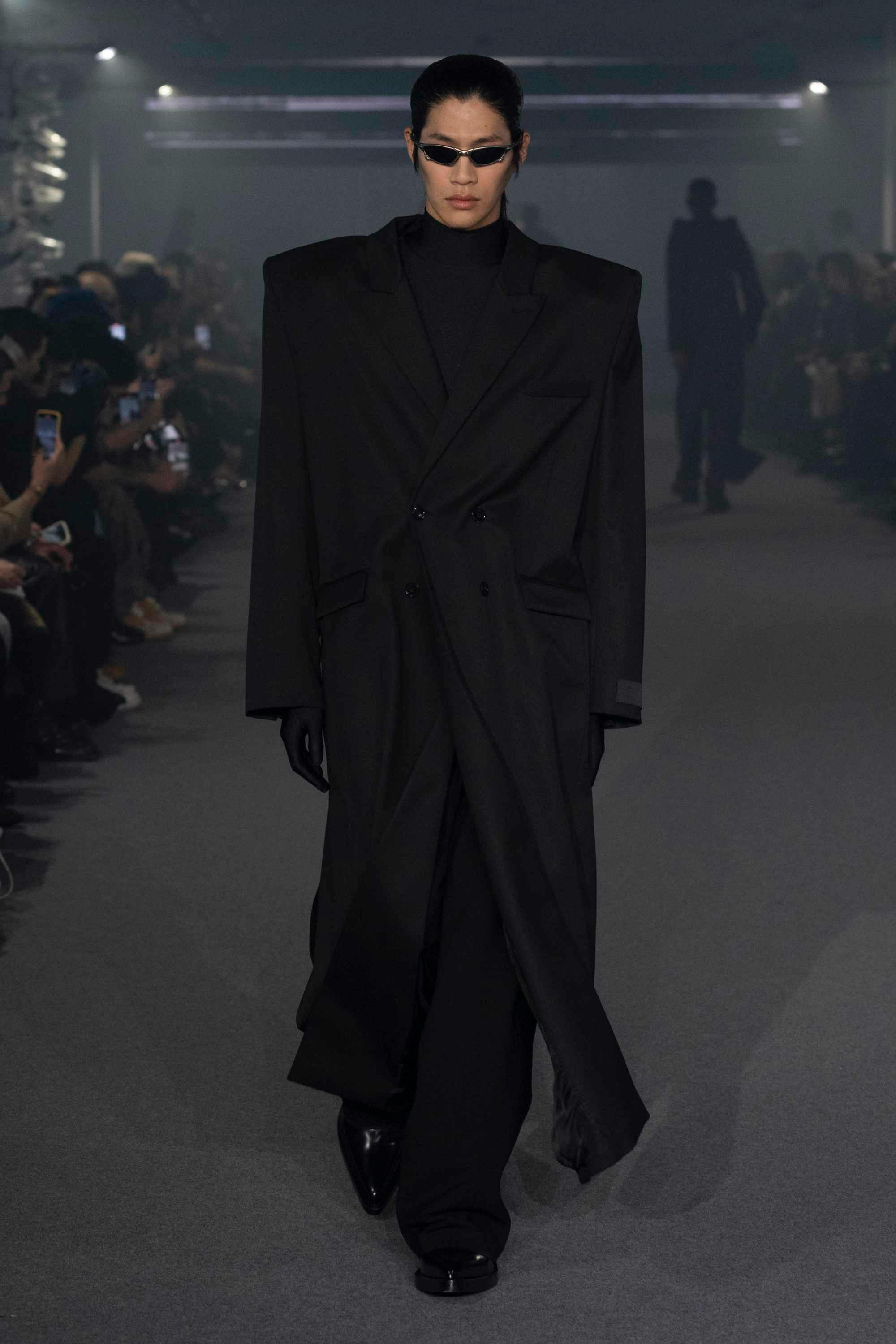 vetements ss25 runway show