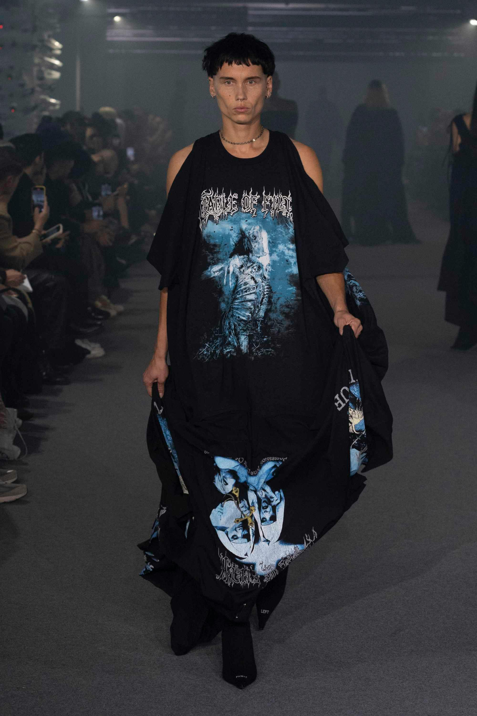 vetements ss25 runway show