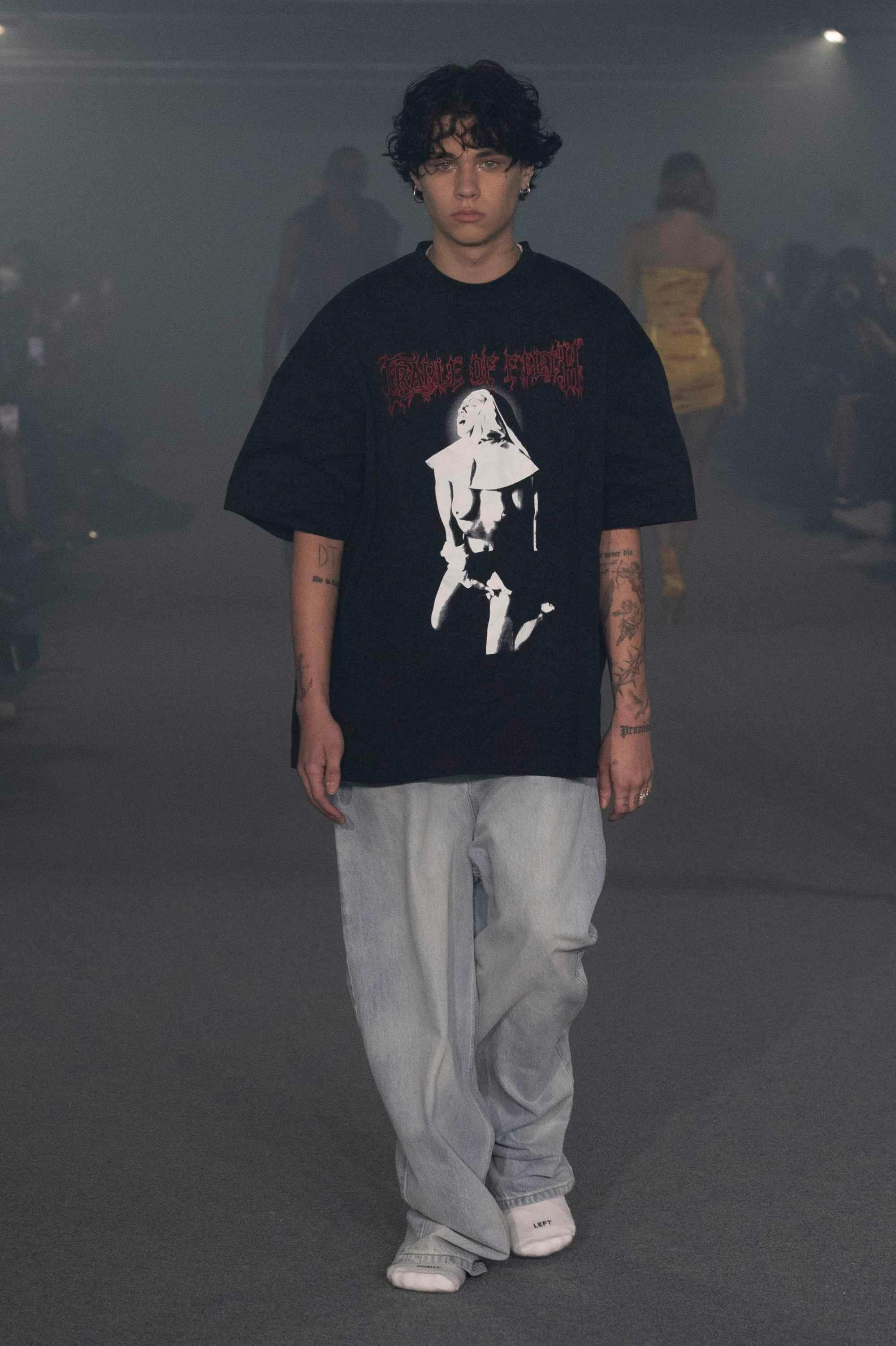 vetements ss25 runway show