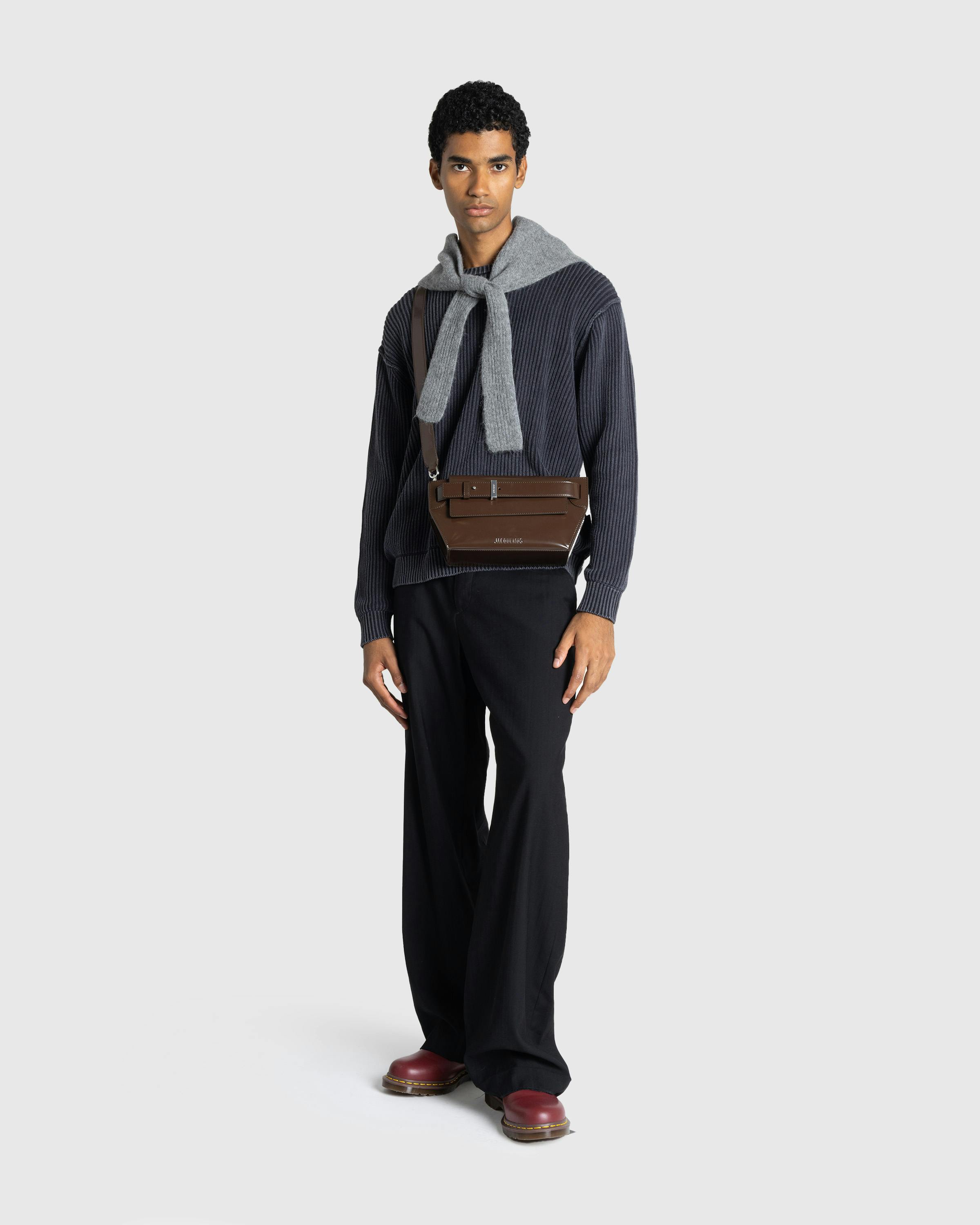 JACQUEMUS – Le Messenger Capri Midnight Brown - Shoulder Bags - Brown - Image 4