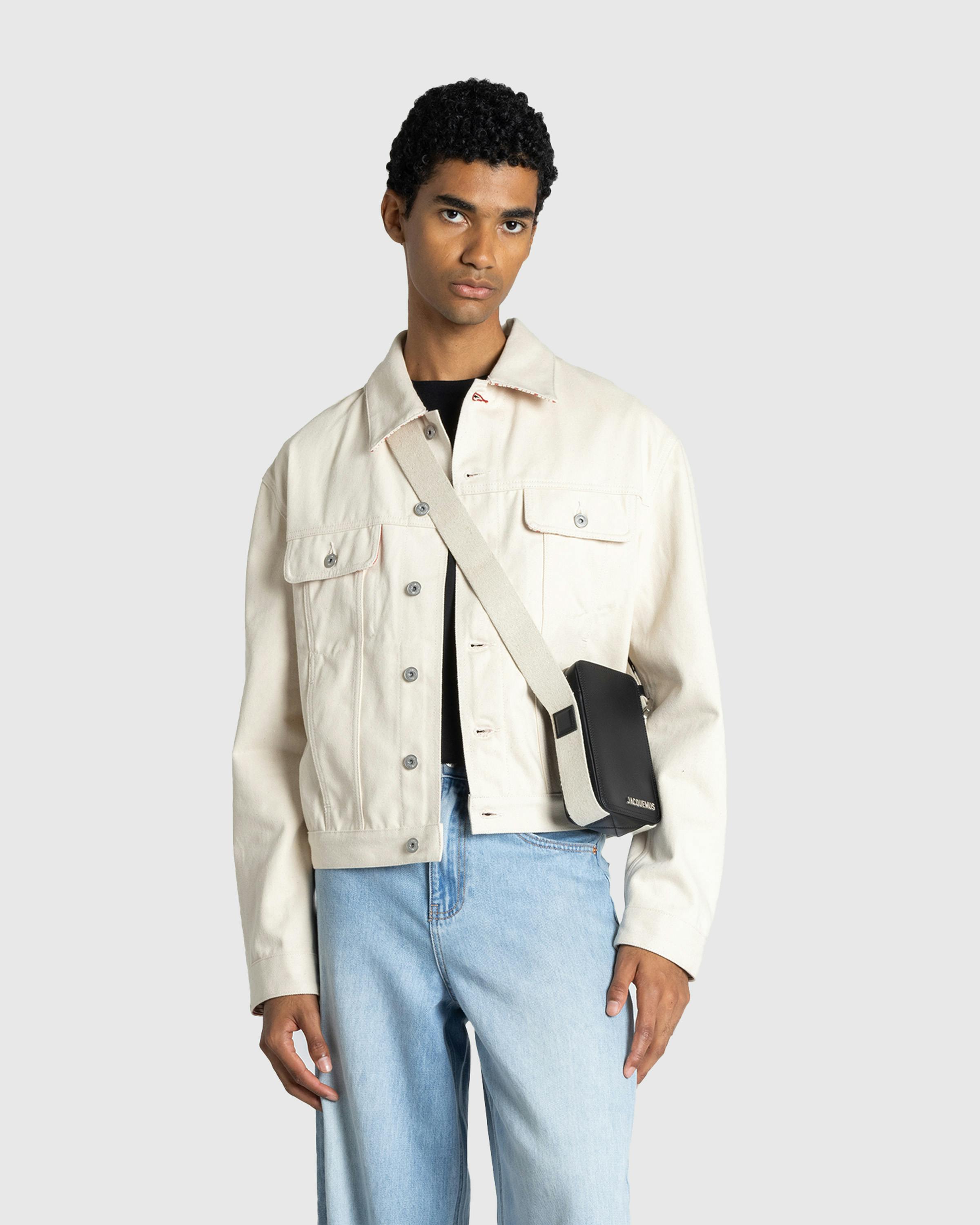 JACQUEMUS – La Veste De-Nimes Off-White/Red Stripe - Denim Jackets - White - Image 2