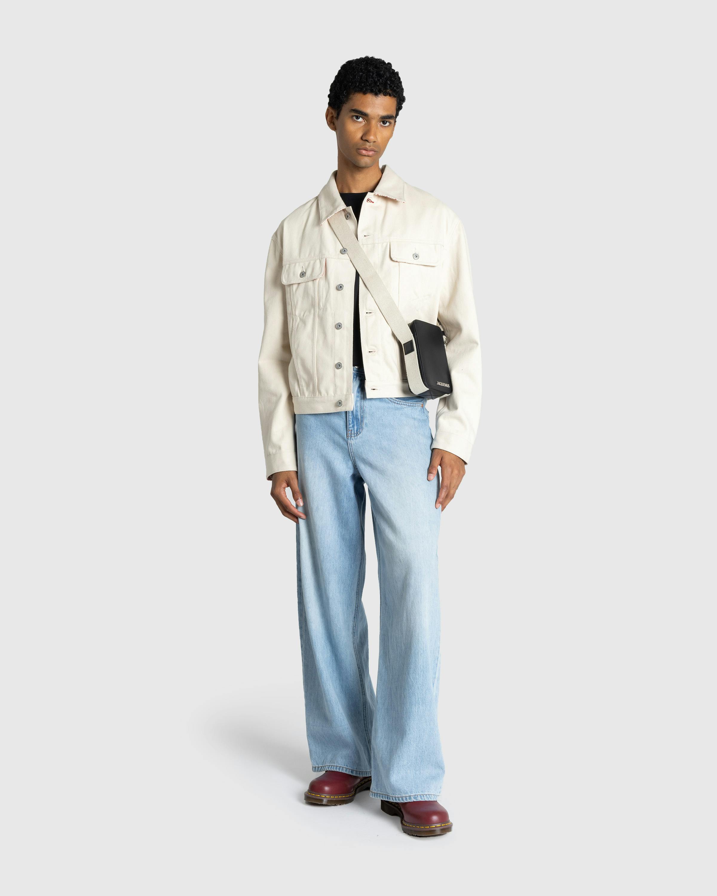 JACQUEMUS – La Veste De-Nimes Off-White/Red Stripe - Denim Jackets - White - Image 3