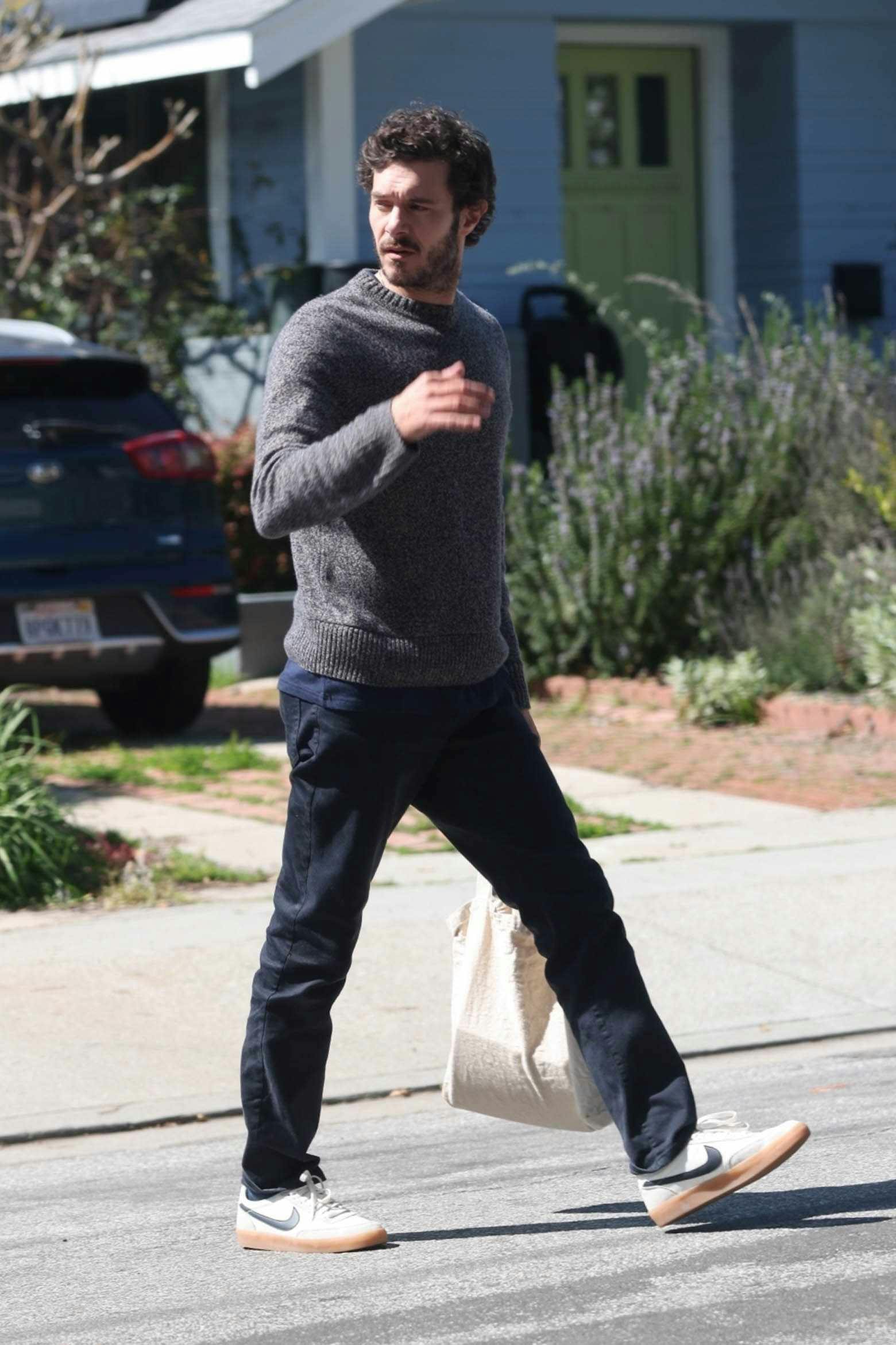 adam brody wears nike killshots