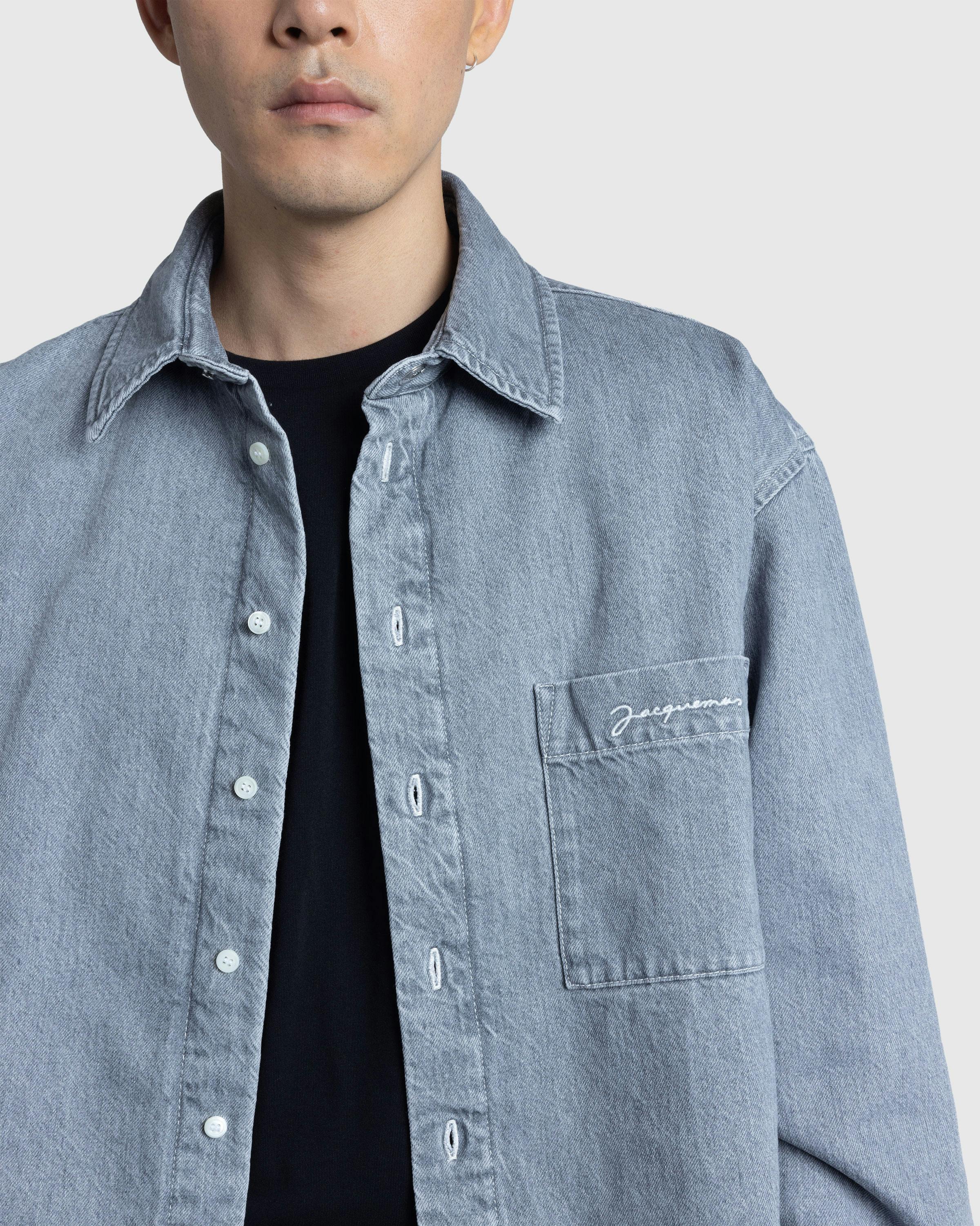 JACQUEMUS – La Chemise Boulanger Grey/Off-White - Denim Shirts - Grey - Image 5