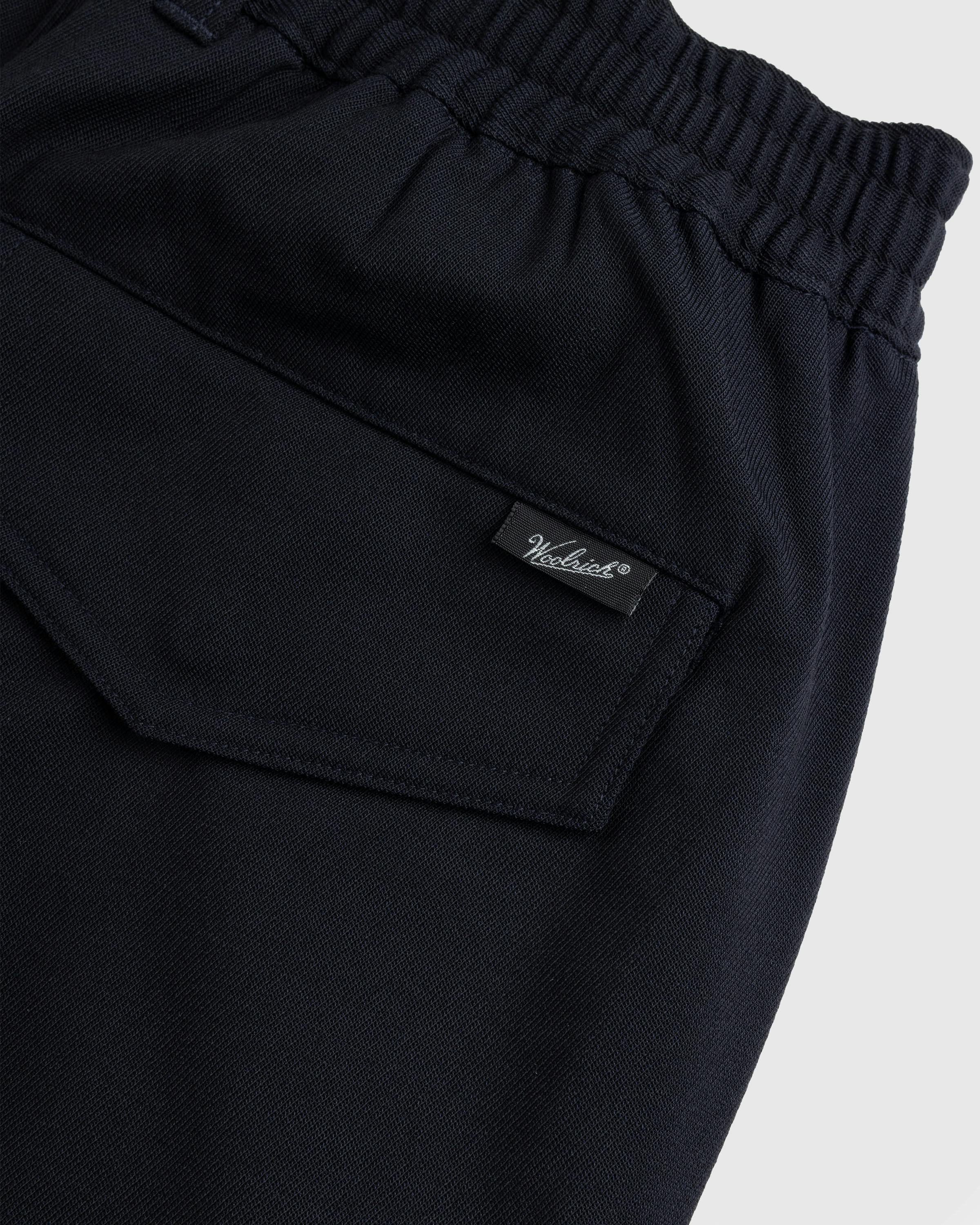 Woolrich – Broken Twill Camp Short Navy - Bermuda Cuts - Blue - Image 4