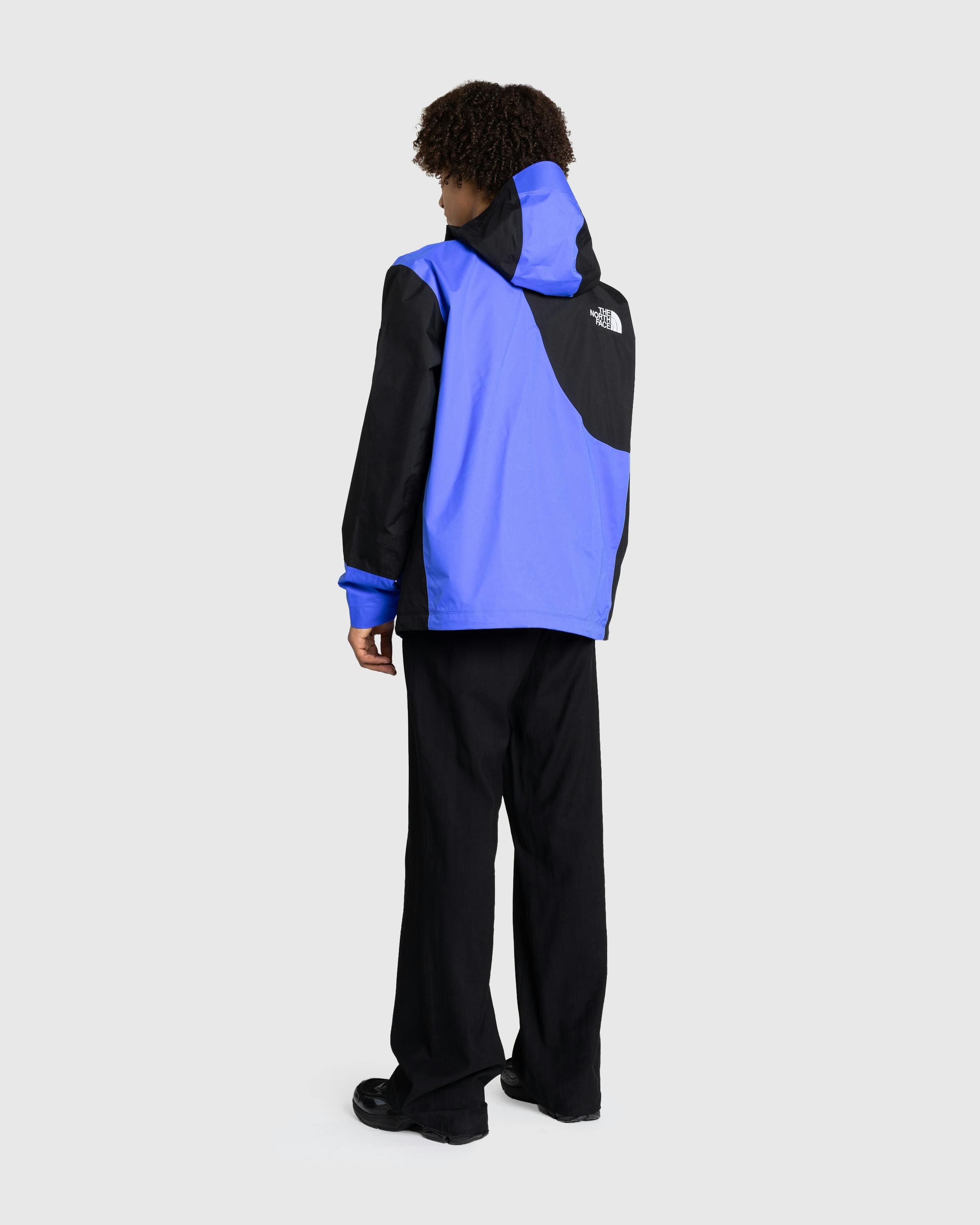 The North Face – M TNF x Yinka Ilori 2L Rain Shell Jacket TNF Black/Solar Blue - Windbreakers - Blue - Image 4