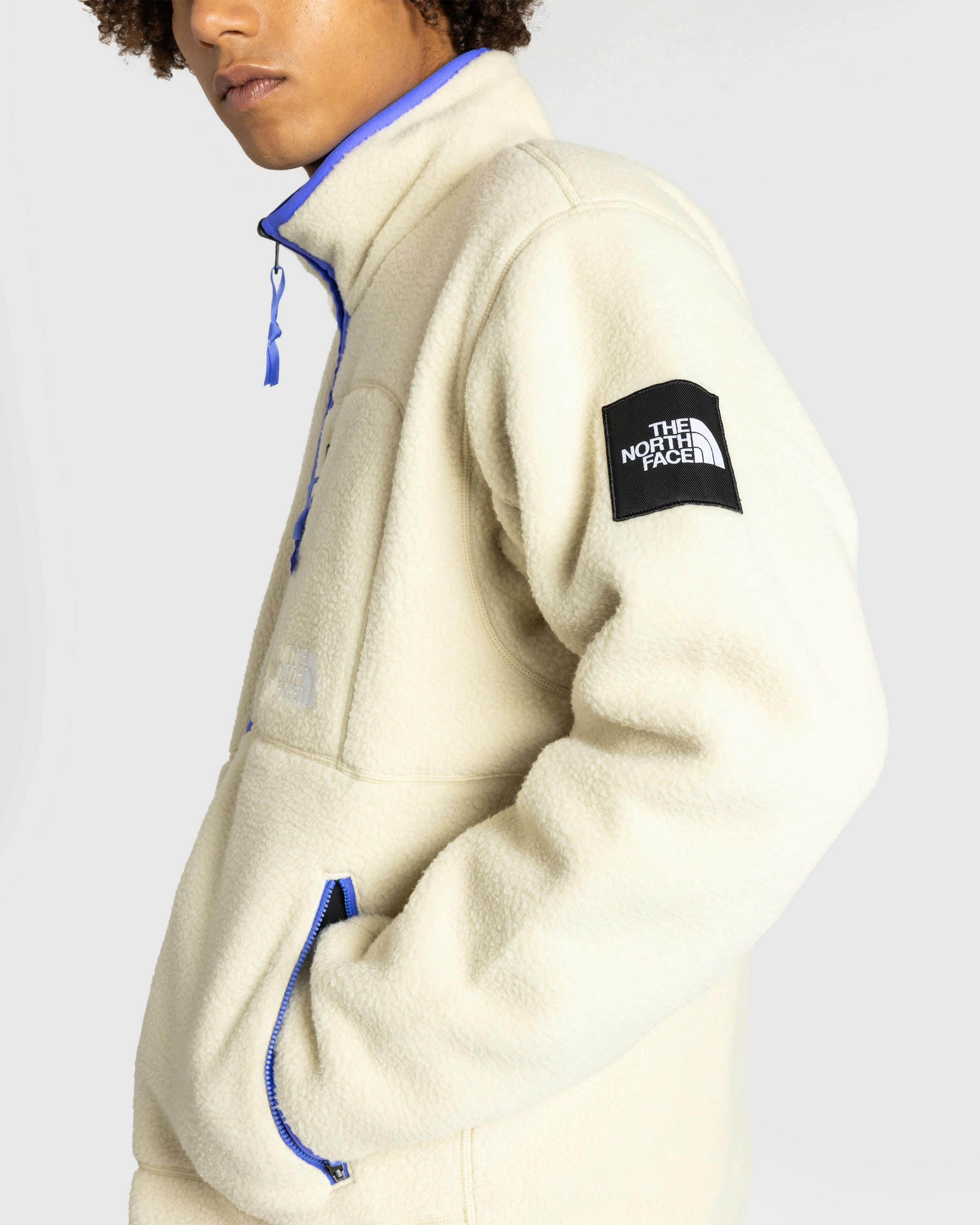 The North Face – M TNF x Yinka Ilori Reversible Fleece Jacket Gravel/TNF Black - Fleece Jackets - Beige - Image 6