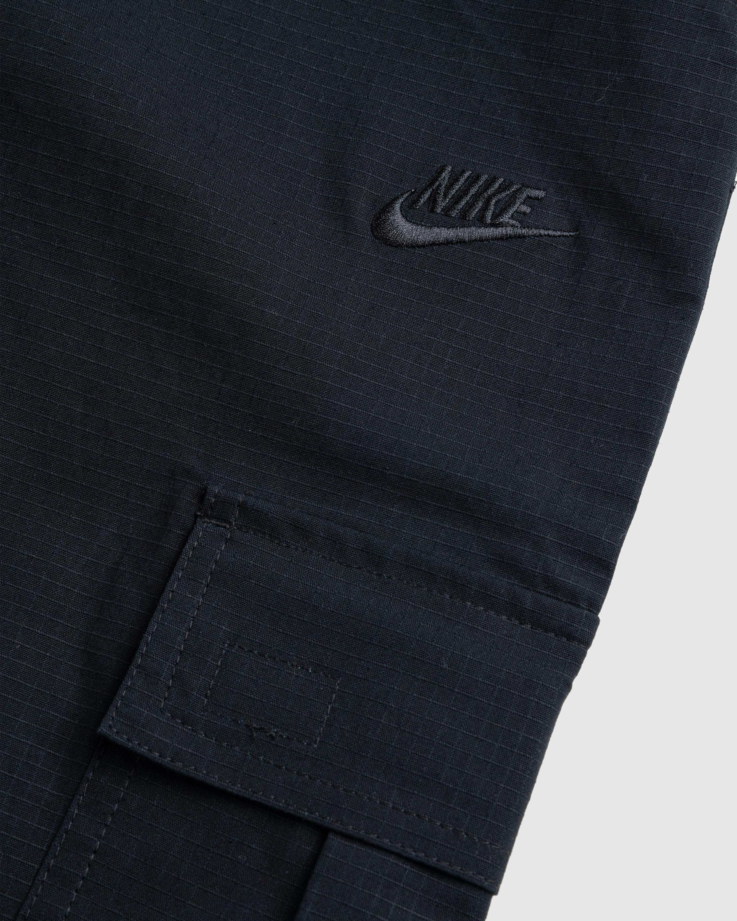 Nike – Club Men's Cargo Pants Black/Black - Cargo Pants - Black - Image 4