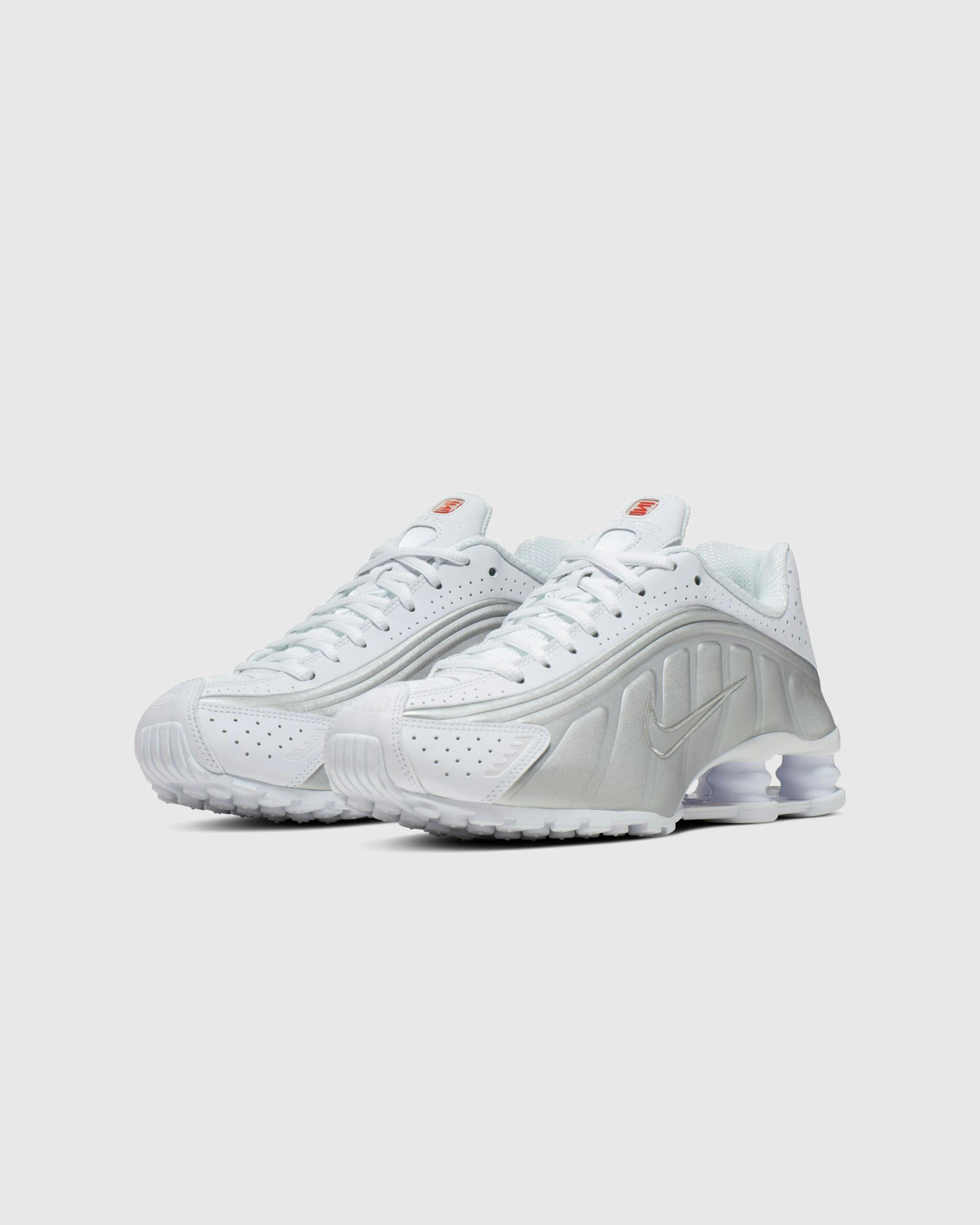 Nike – Shox R4 White/White-Metallic Silver-Max Orange - Low Top Sneakers - White - Image 3