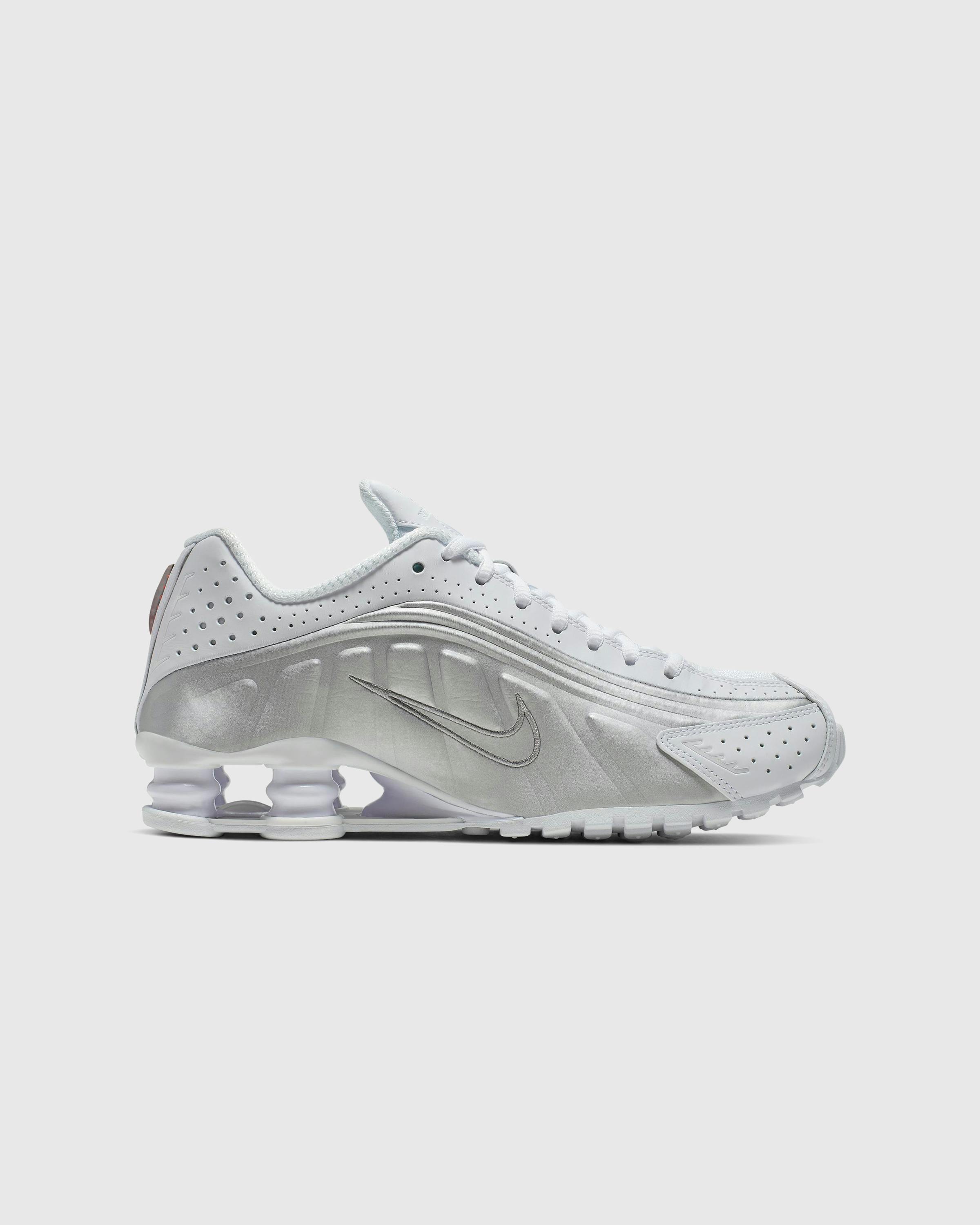 Nike – Shox R4 White/White-Metallic Silver-Max Orange - Low Top Sneakers - White - Image 1