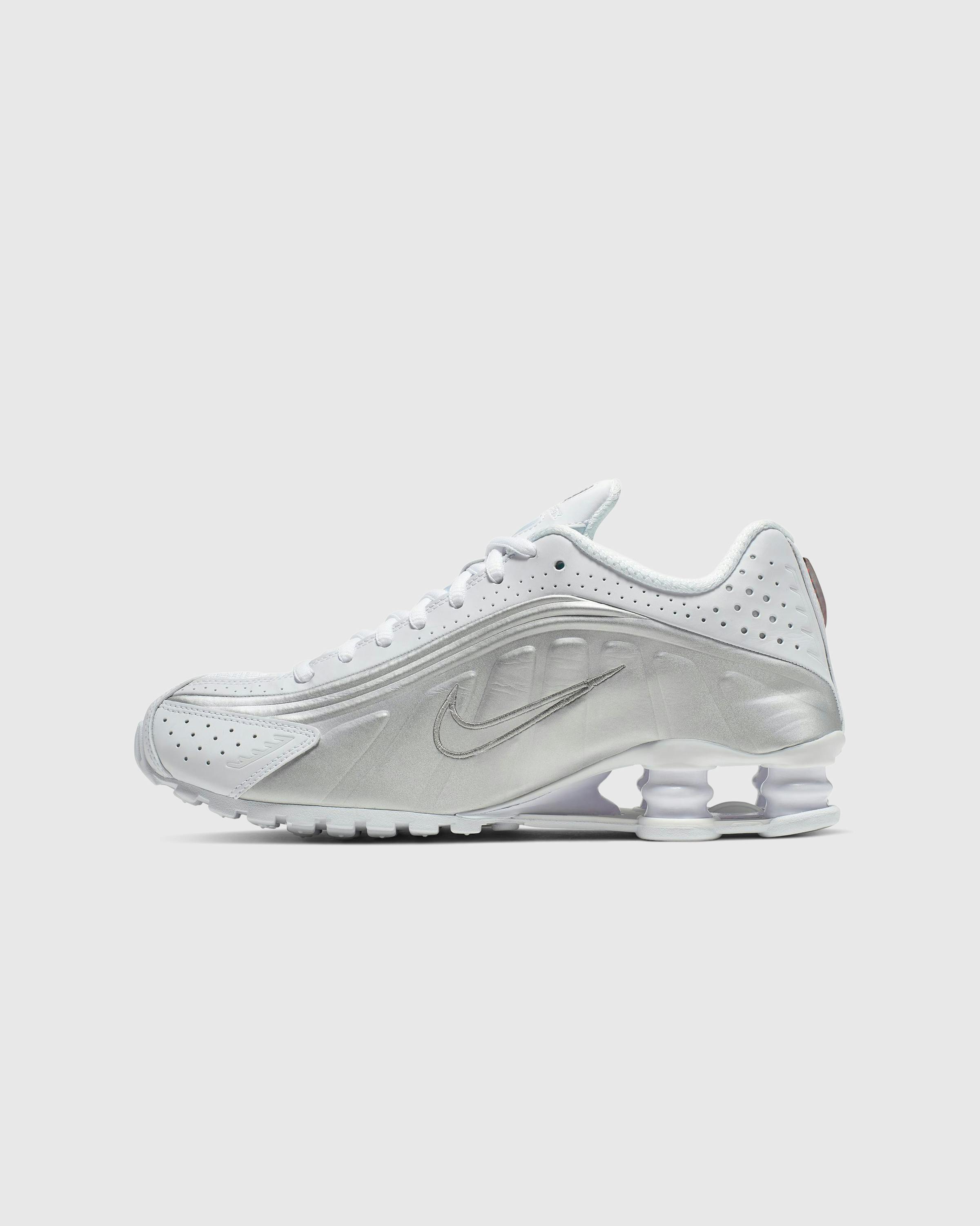 Nike – Shox R4 White/White-Metallic Silver-Max Orange - Low Top Sneakers - White - Image 2