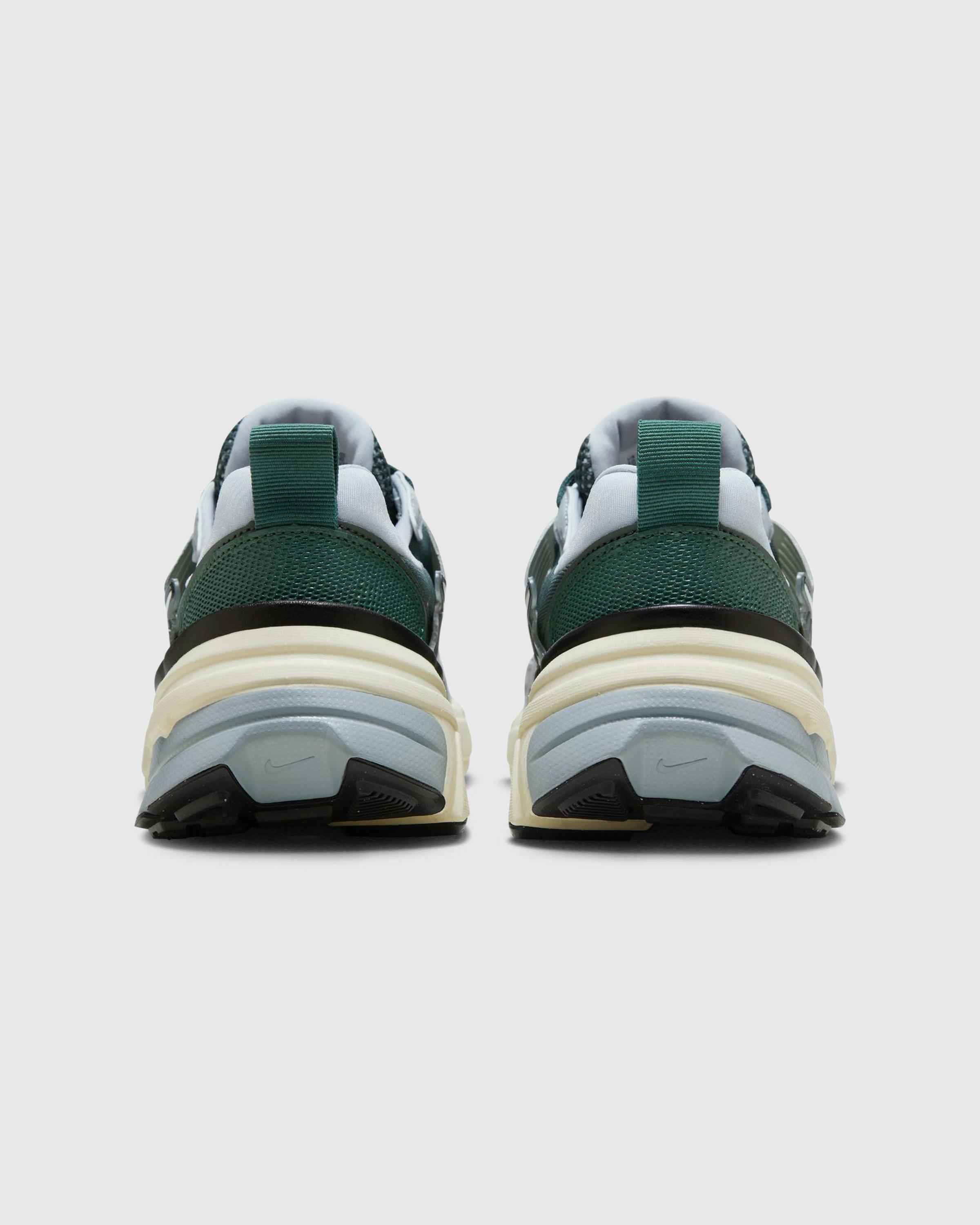 Nike – V2K Run Vintage Green - Low Top Sneakers - Green - Image 4