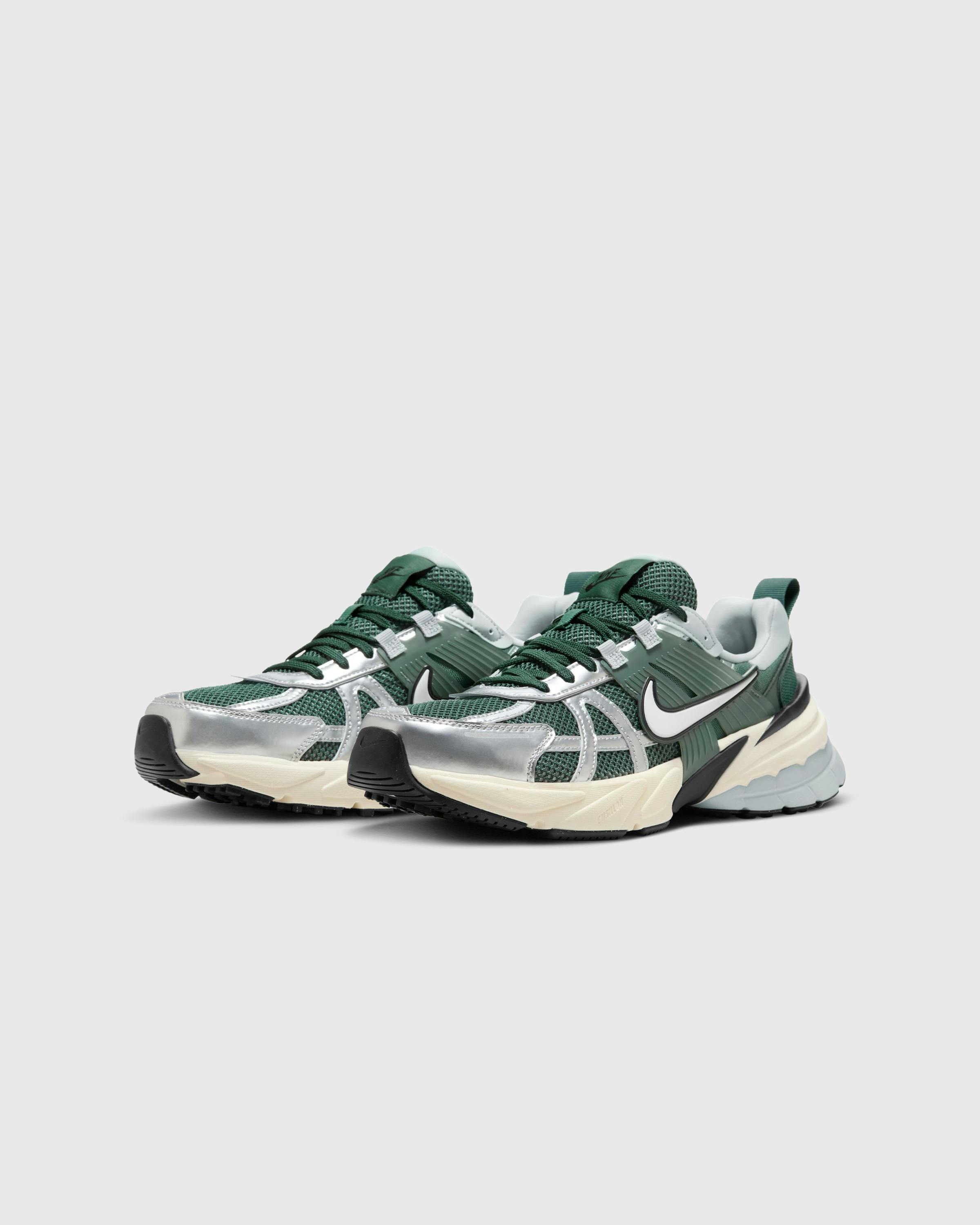 Nike – V2K Run Vintage Green - Low Top Sneakers - Green - Image 3