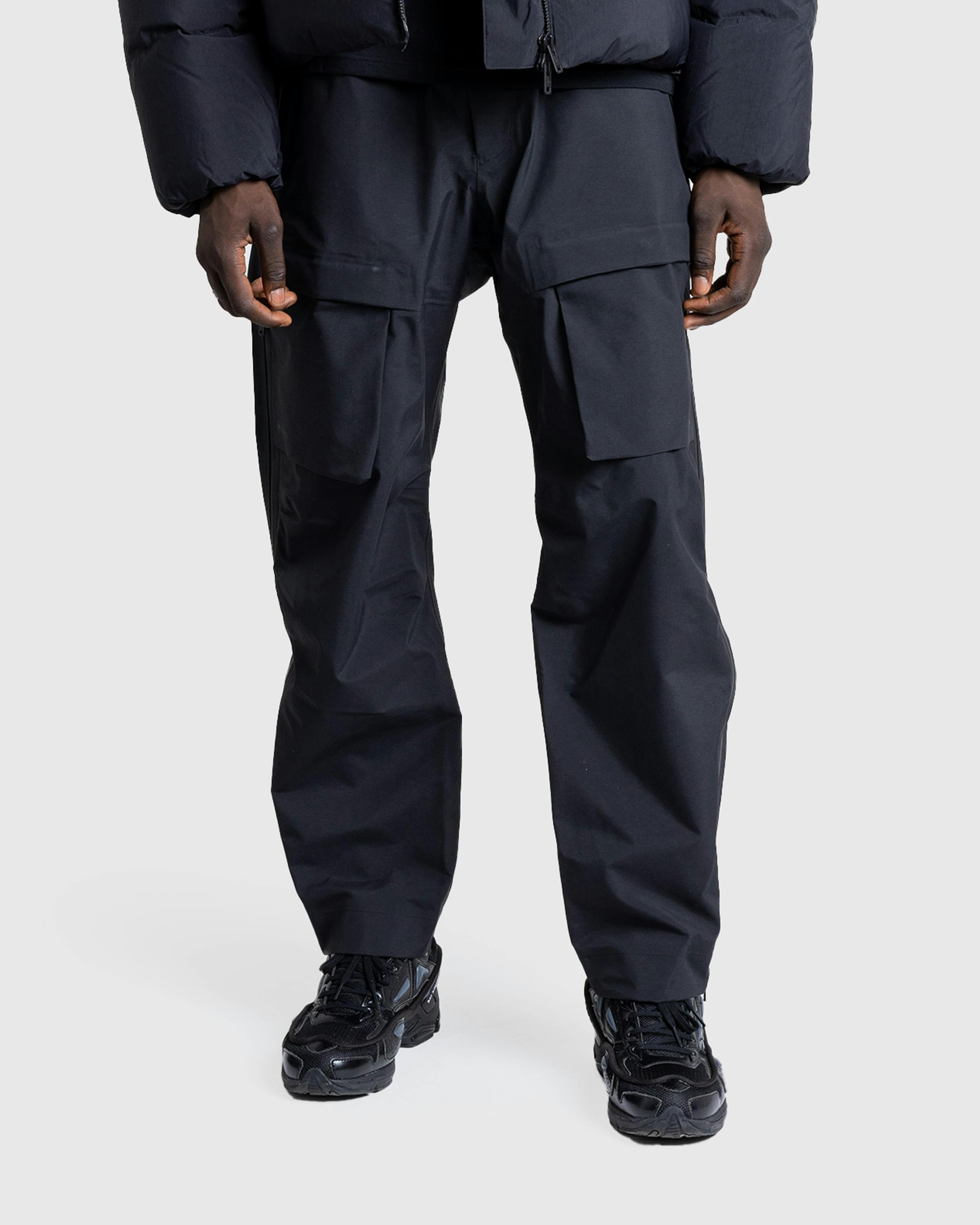 Y-3 – GORE-TEX Hardshell Cargo Pants Black - Active Pants - Image 2