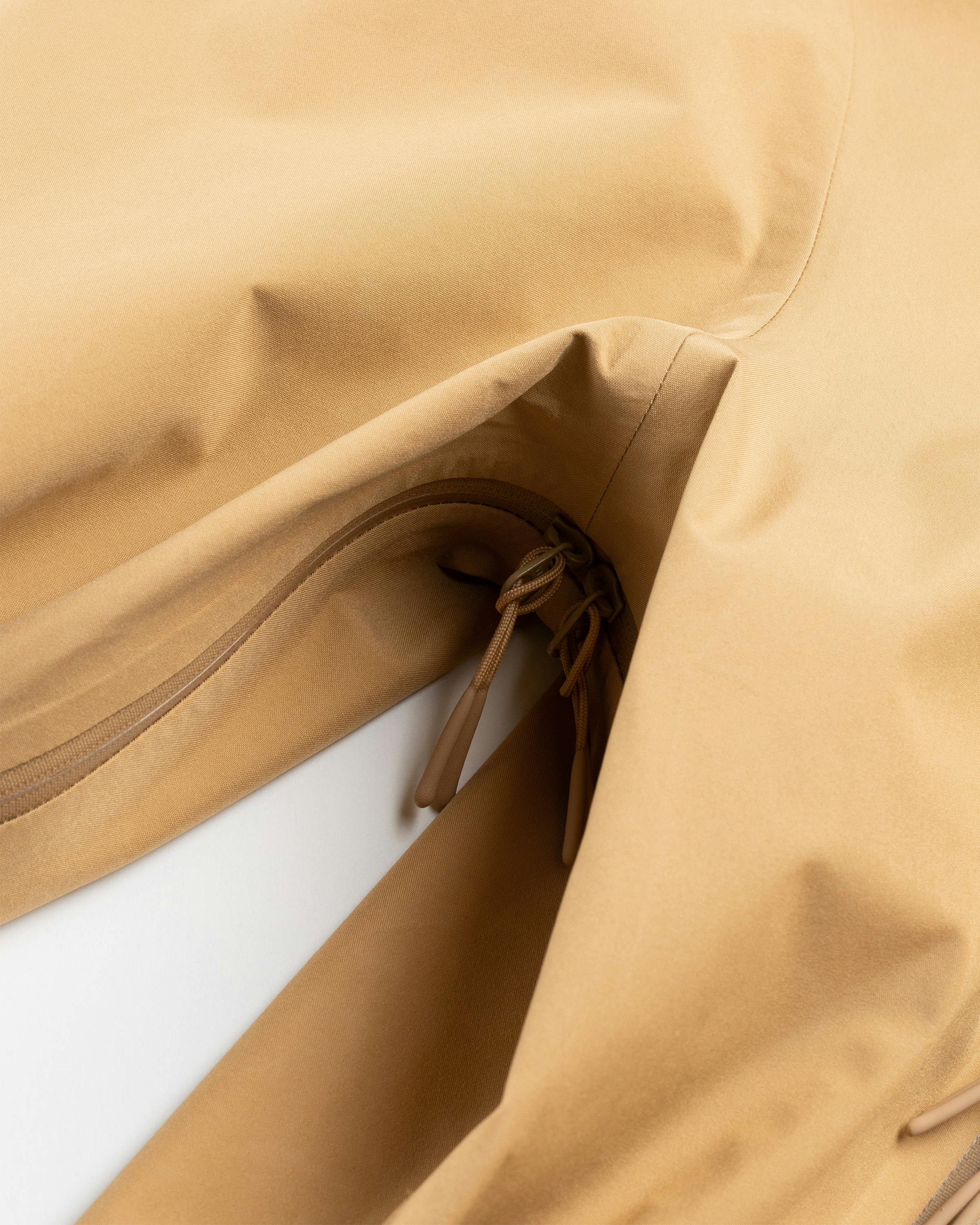 MM6 Maison Margiela x Salomon – Windbreaker Iced Coffee - Track Jackets - Beige - Image 7