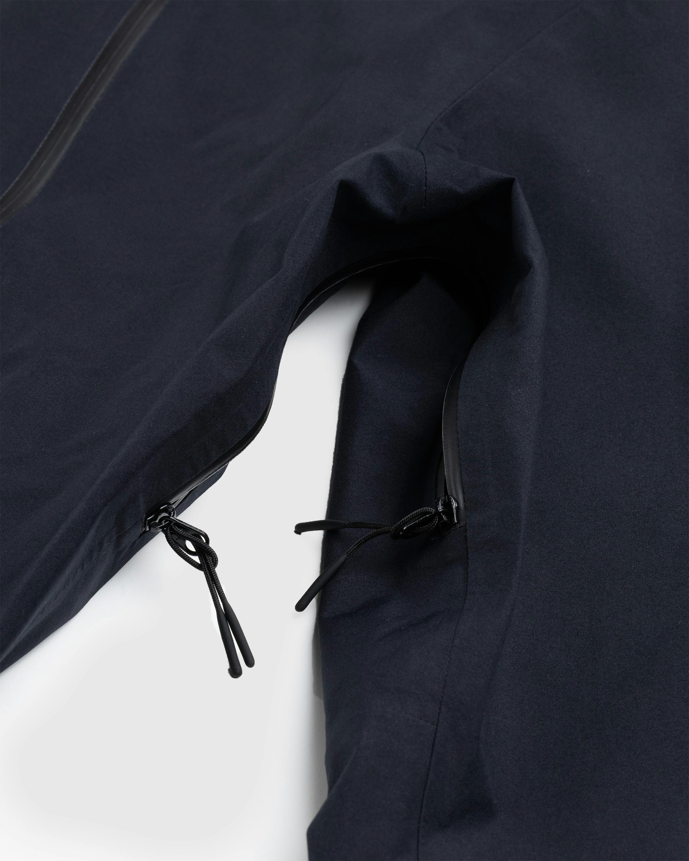 MM6 Maison Margiela x Salomon – Windbreaker Deep Black - Track Jackets - Black - Image 5