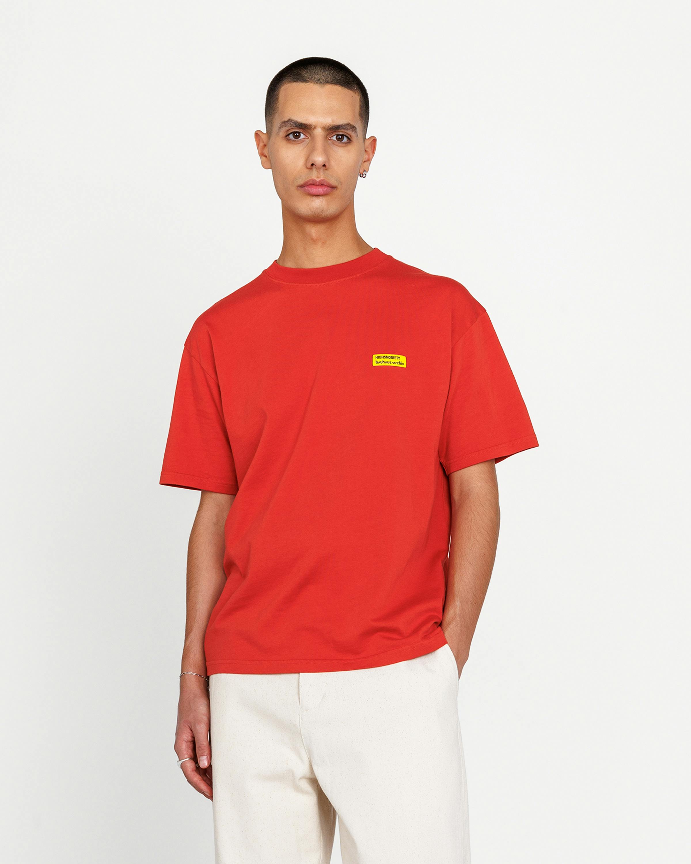 Highsnobiety x Bauhaus Archiv – Logo T-Shirt Dusty Red  - Shortsleeve Shirts - Dusty Red - Image 2