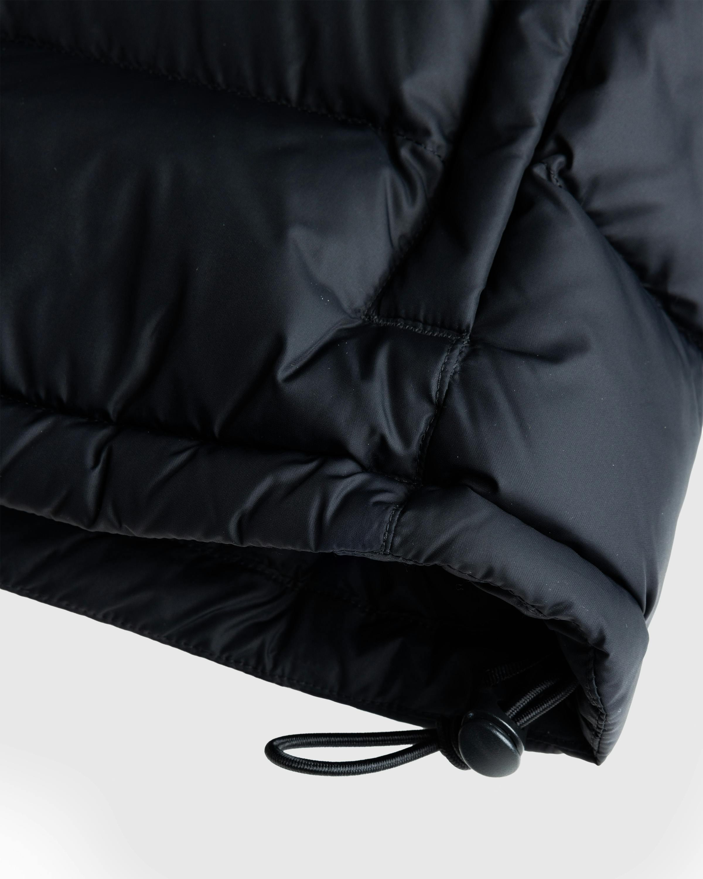 The North Face x SKIMS – W 2000 Retro Nuptse - Down Jackets - Black - Image 3