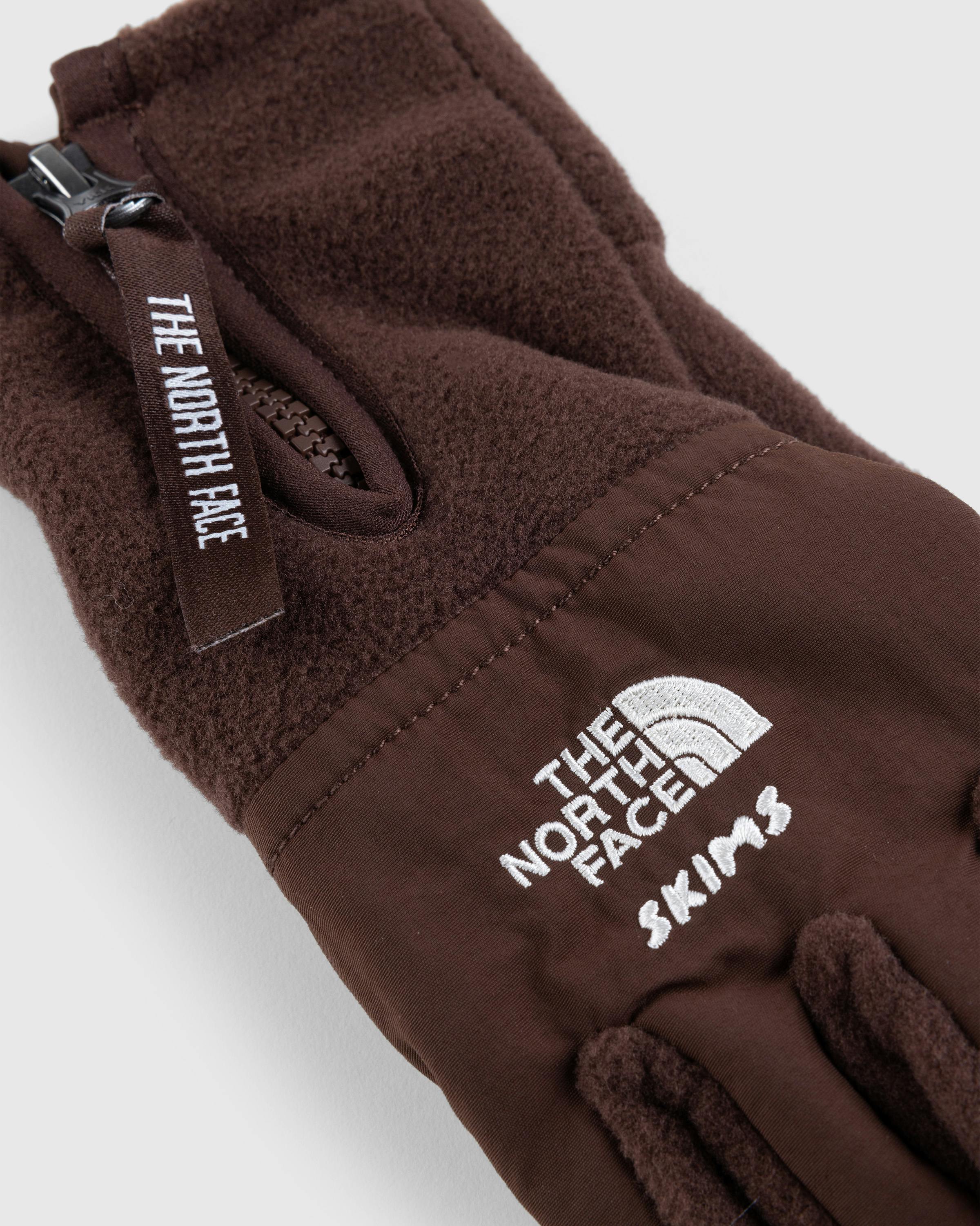 The North Face x SKIMS – Retro Denali Fleece Glove - 5 Finger - Brown - Image 3