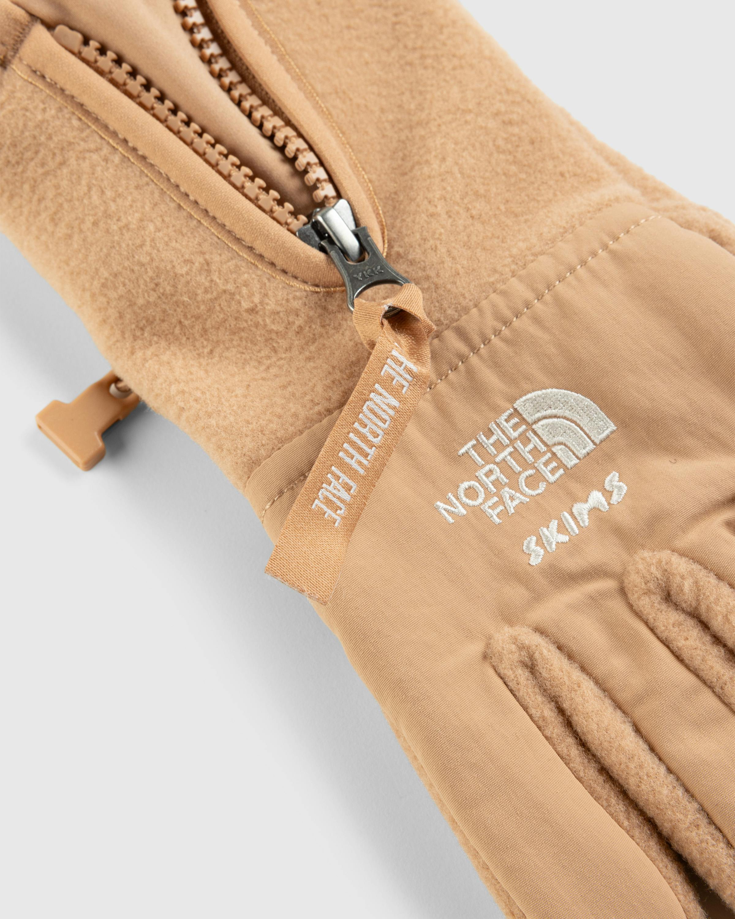 The North Face x SKIMS – Retro Denali Fleece Glove - 5 Finger - Beige - Image 4