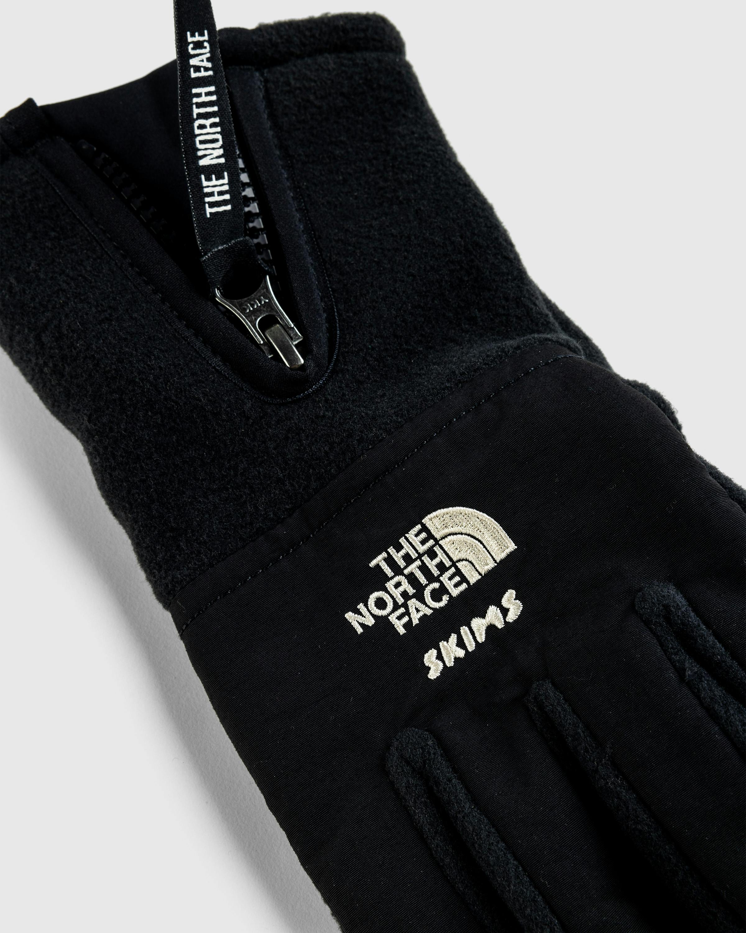 The North Face x SKIMS – Retro Denali Fleece Glove - 5 Finger - Black - Image 4