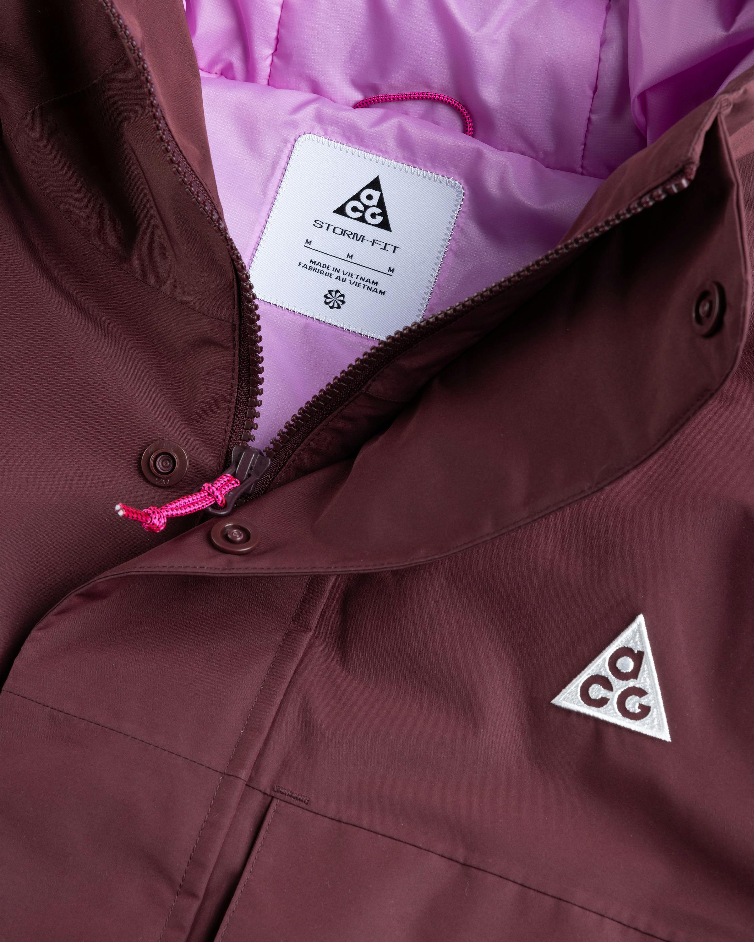 Nike – ACG PrimaLoft Skull Peak Burgundy Crush/Beyond Pink/Summit White - Cargo Pants - Red - Image 3