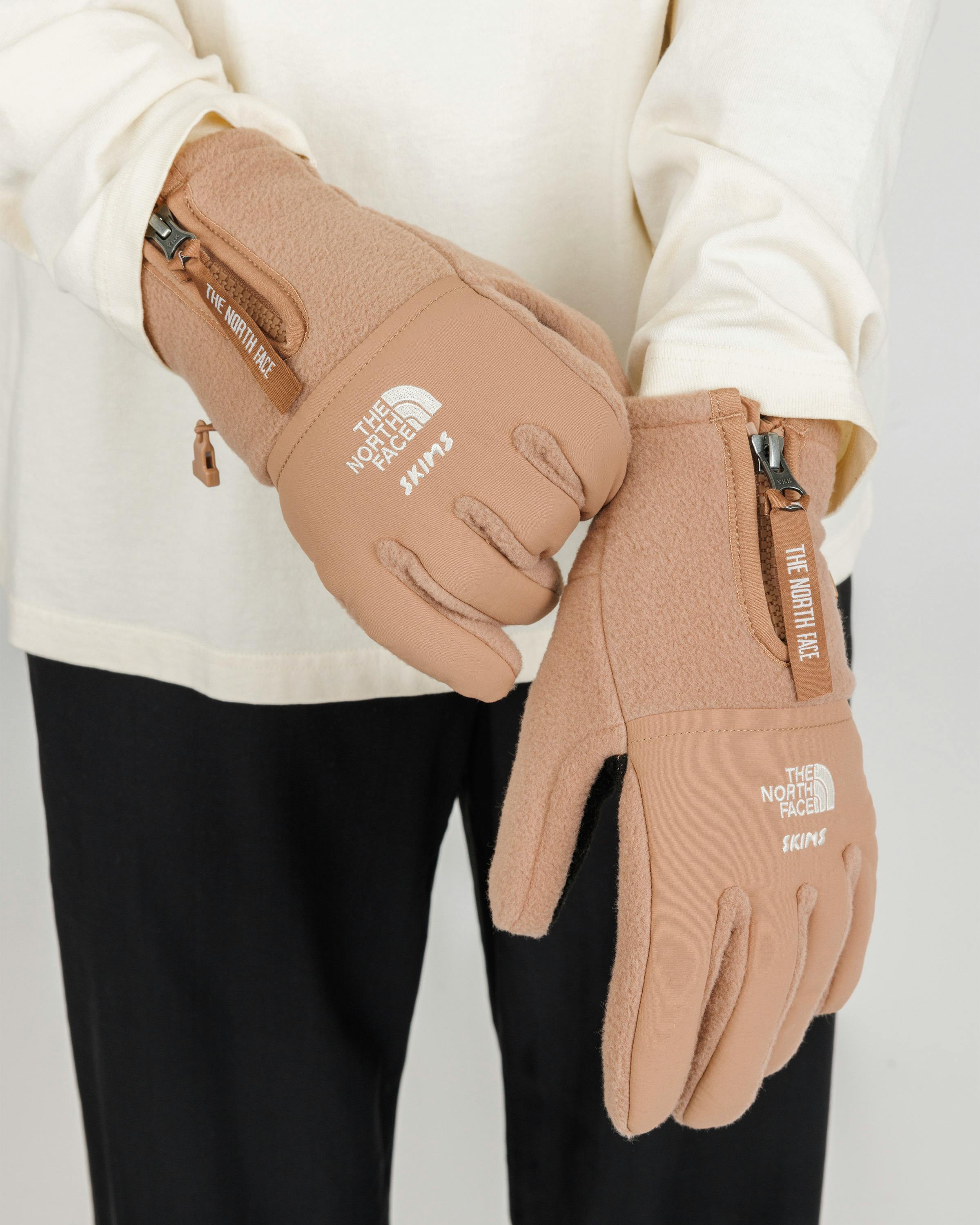 The North Face x SKIMS – Retro Denali Fleece Glove - 5 Finger - Brown - Image 2