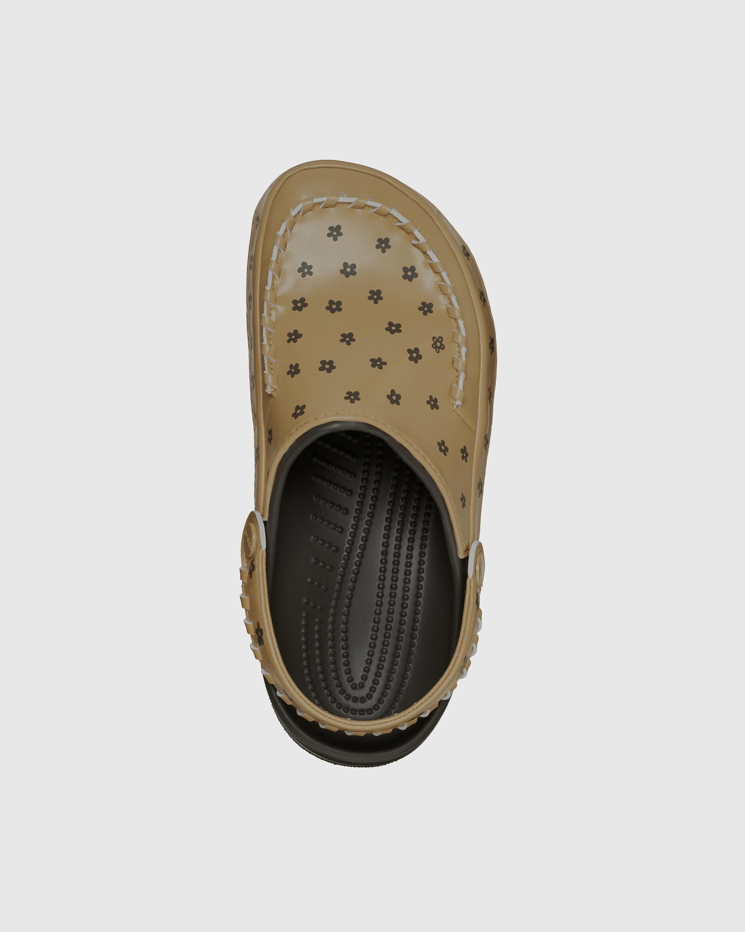 Crocs x Story mfg. – Crocs Classic Clog - Clogs - Beige - Image 4