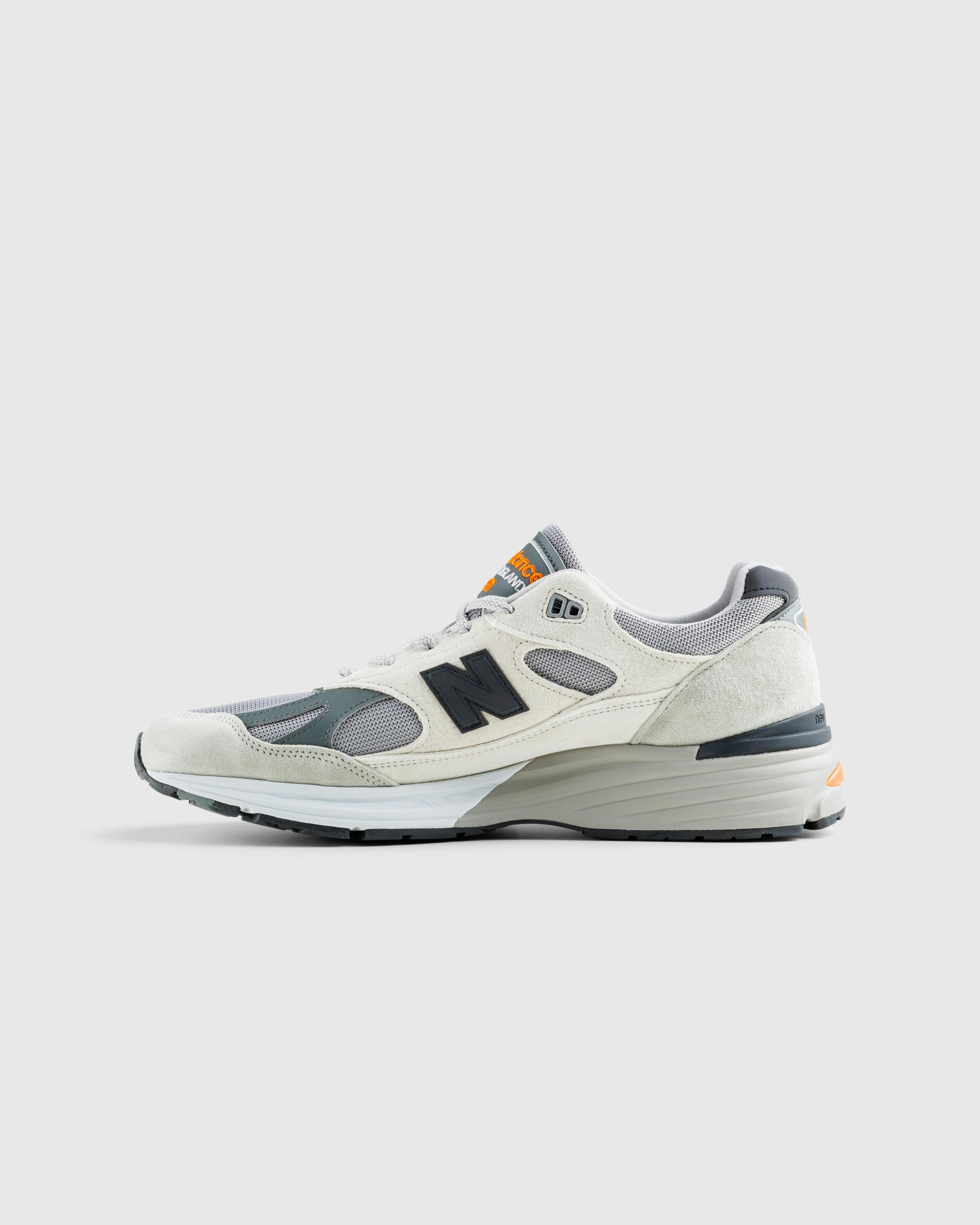 New Balance – Made in UK U991v2 BS Grey - Low Top Sneakers - Grey - Image 2