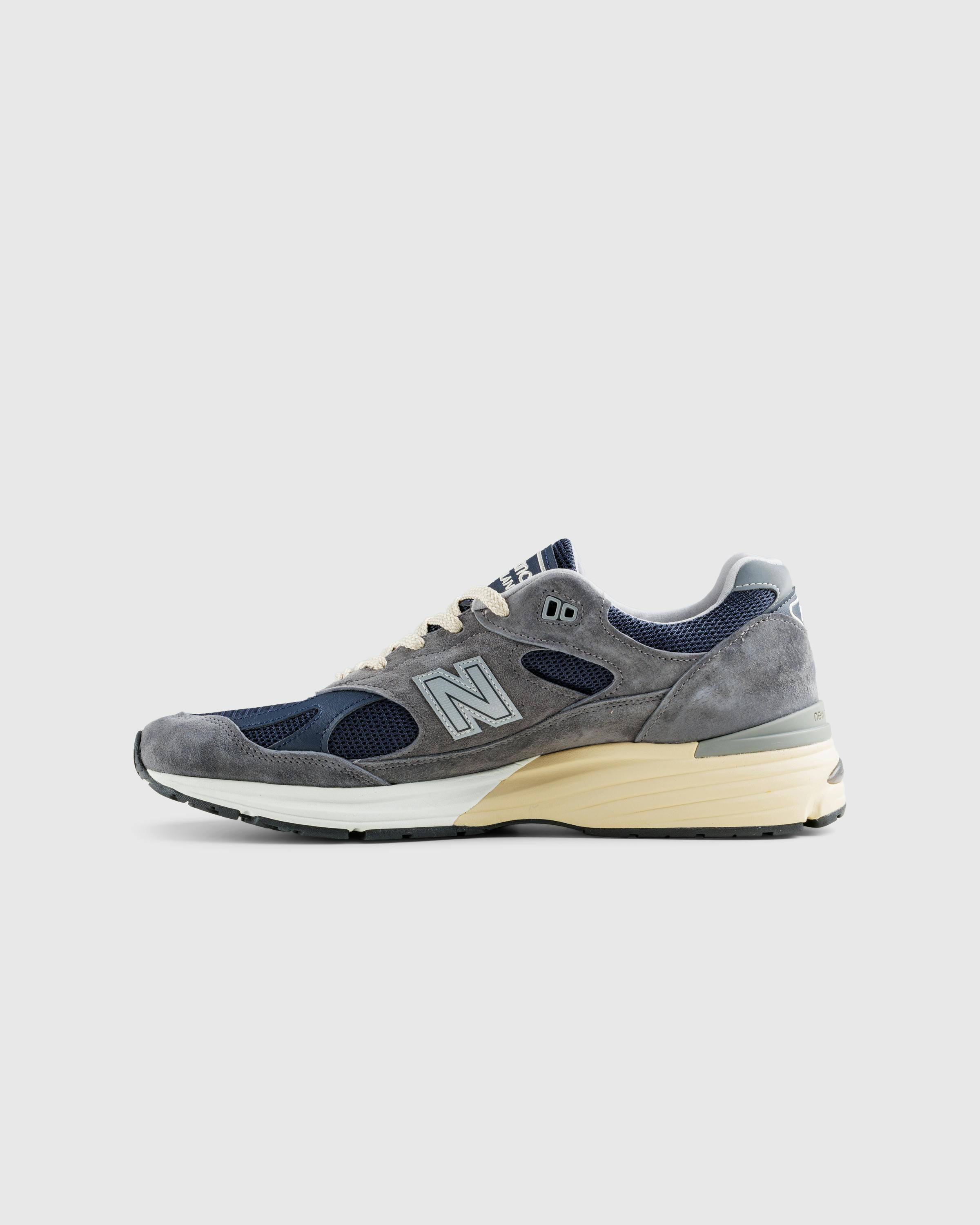 New Balance – Made in UK U991v2 GG Grey - Low Top Sneakers - Grey - Image 2