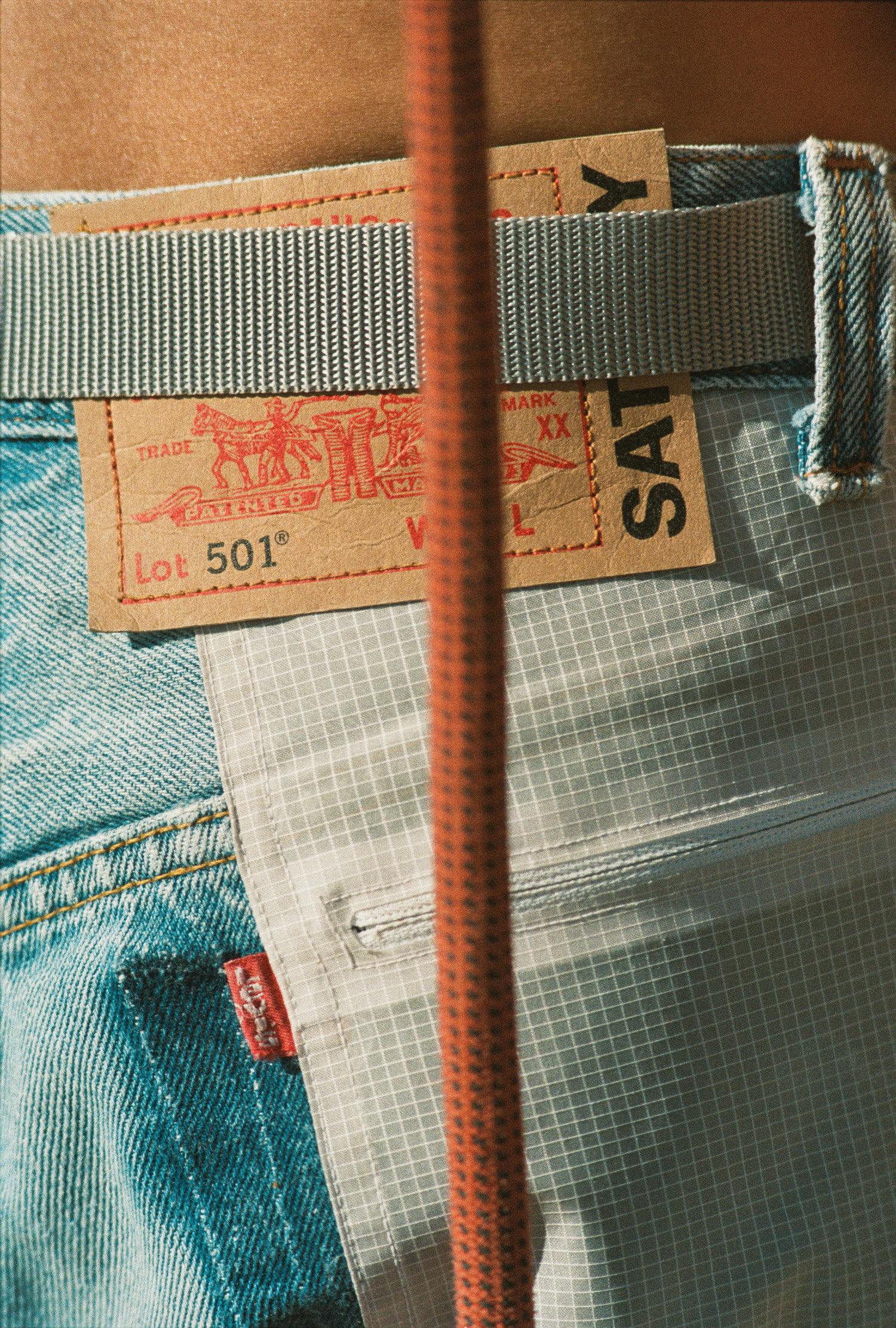 levis-satisfy-501-jeans