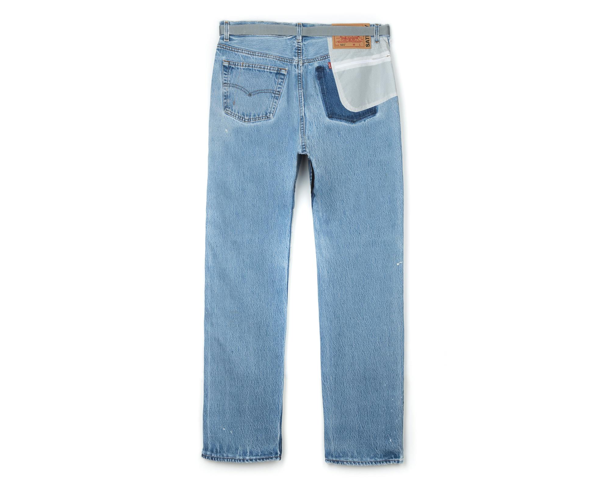 levis-satisfy-501-jeans