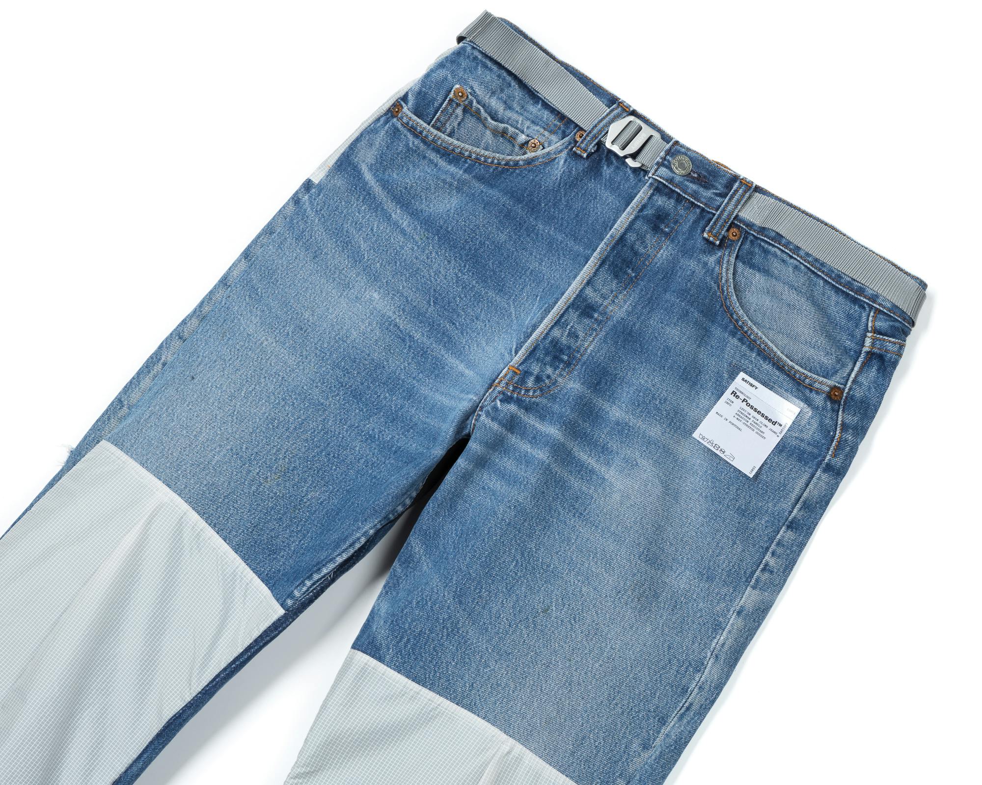 levis-satisfy-501-jeans