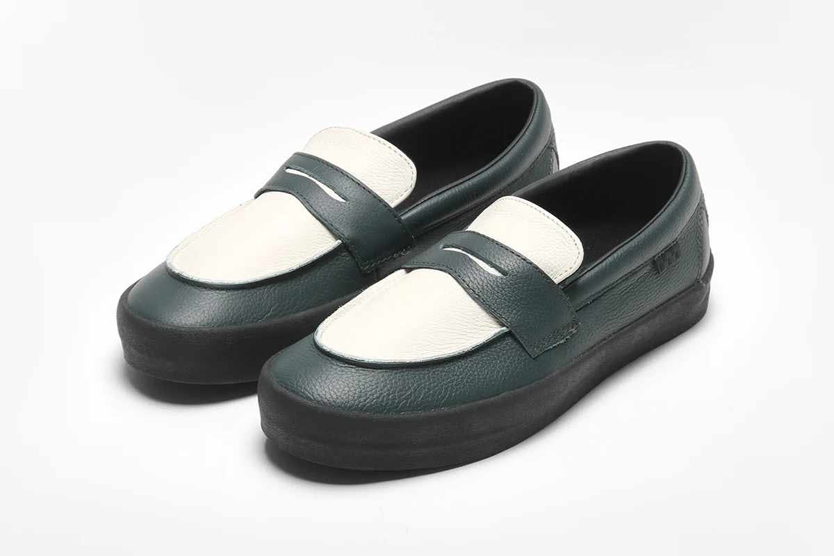 vans skate loafer in black white leather