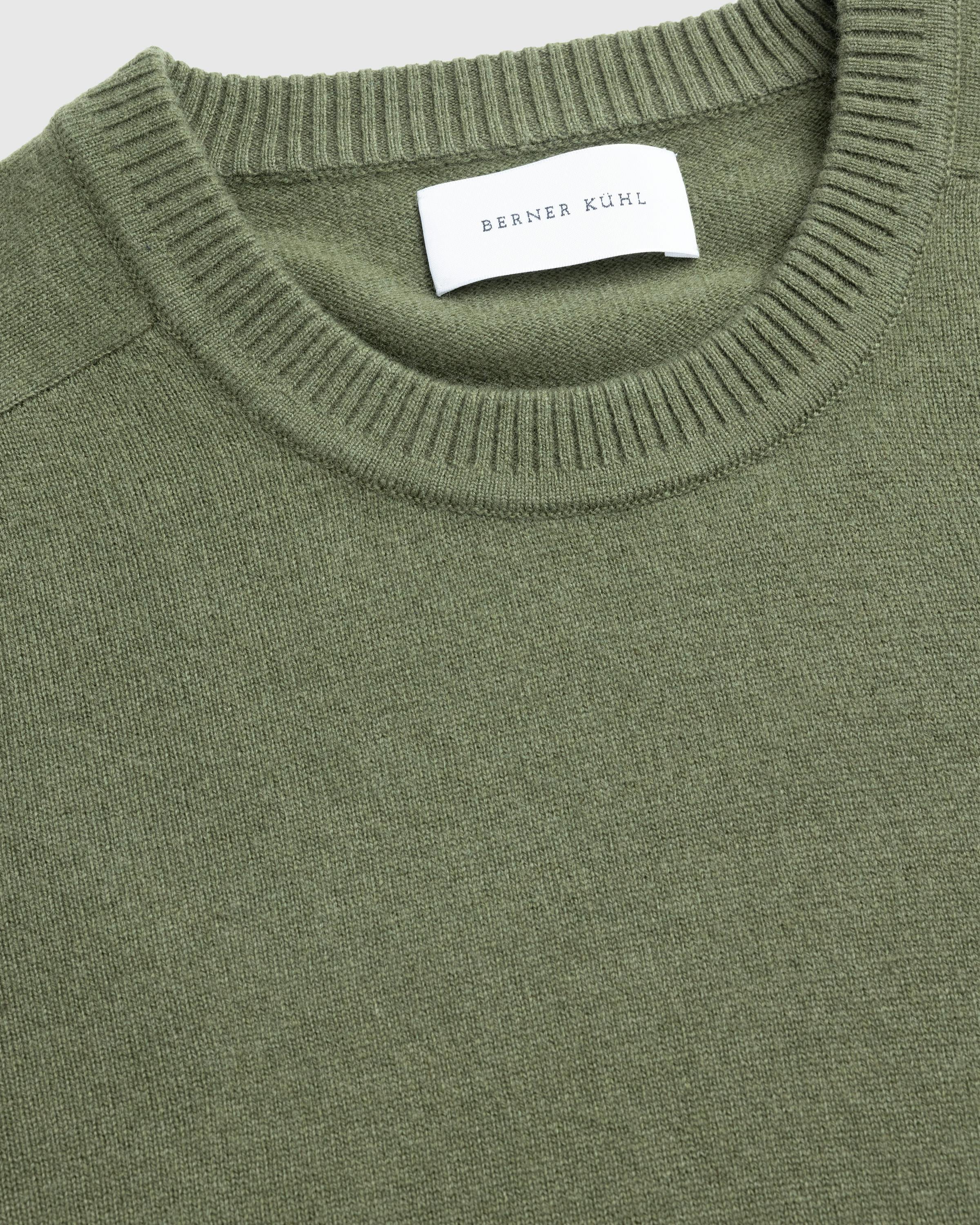 Berner Kuehl – Saddle Crew Cash Wool Olive - Crewnecks - Green - Image 4