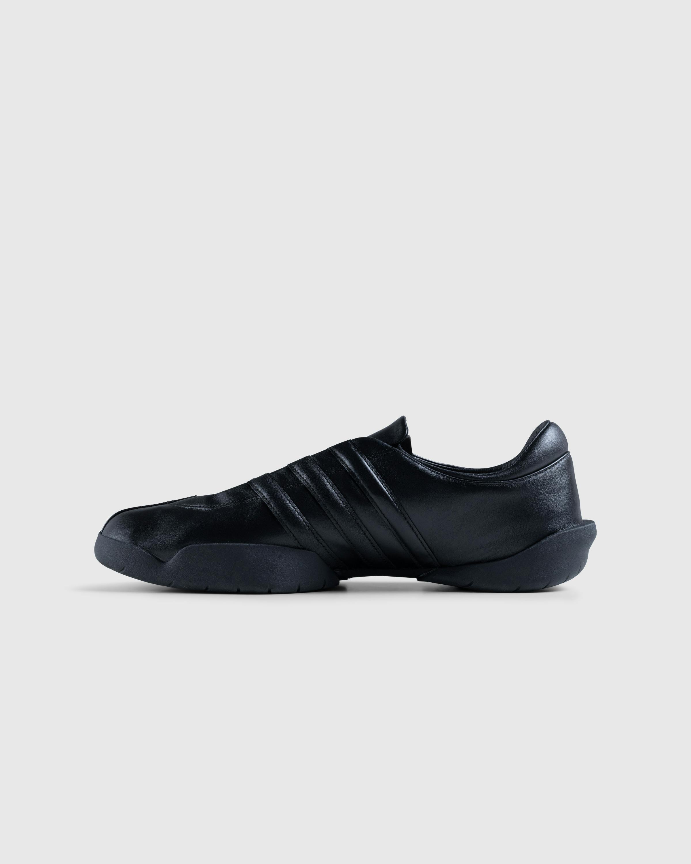 Y-3 – Regu Leather - Low Top Sneakers - Black - Image 2