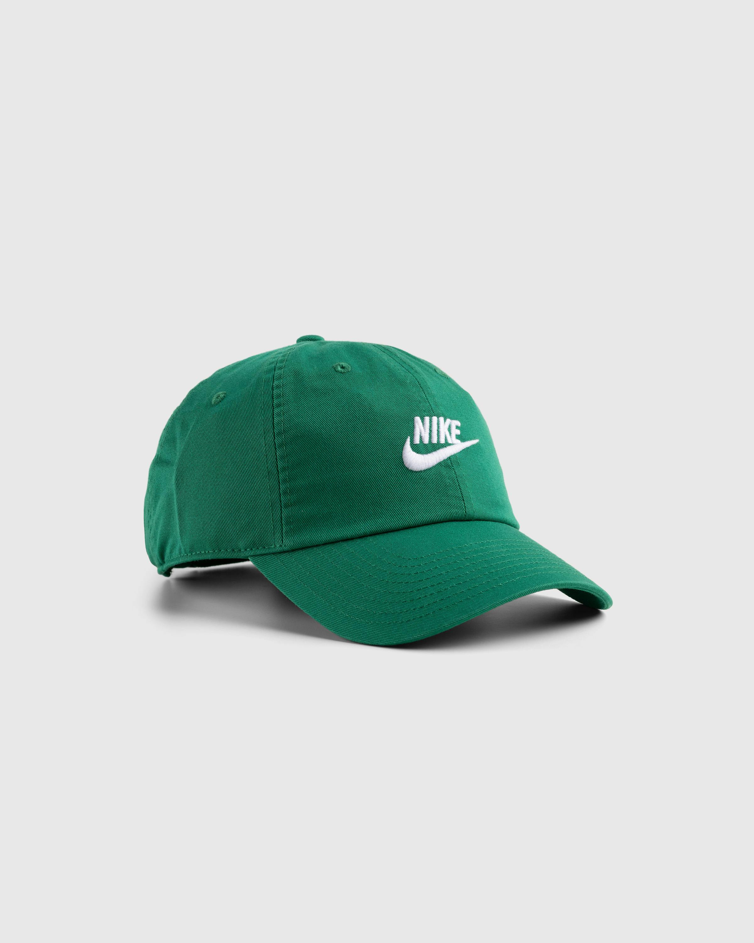 Nike – Club Unstructured Futura Wash Cap - Caps - Green - Image 1