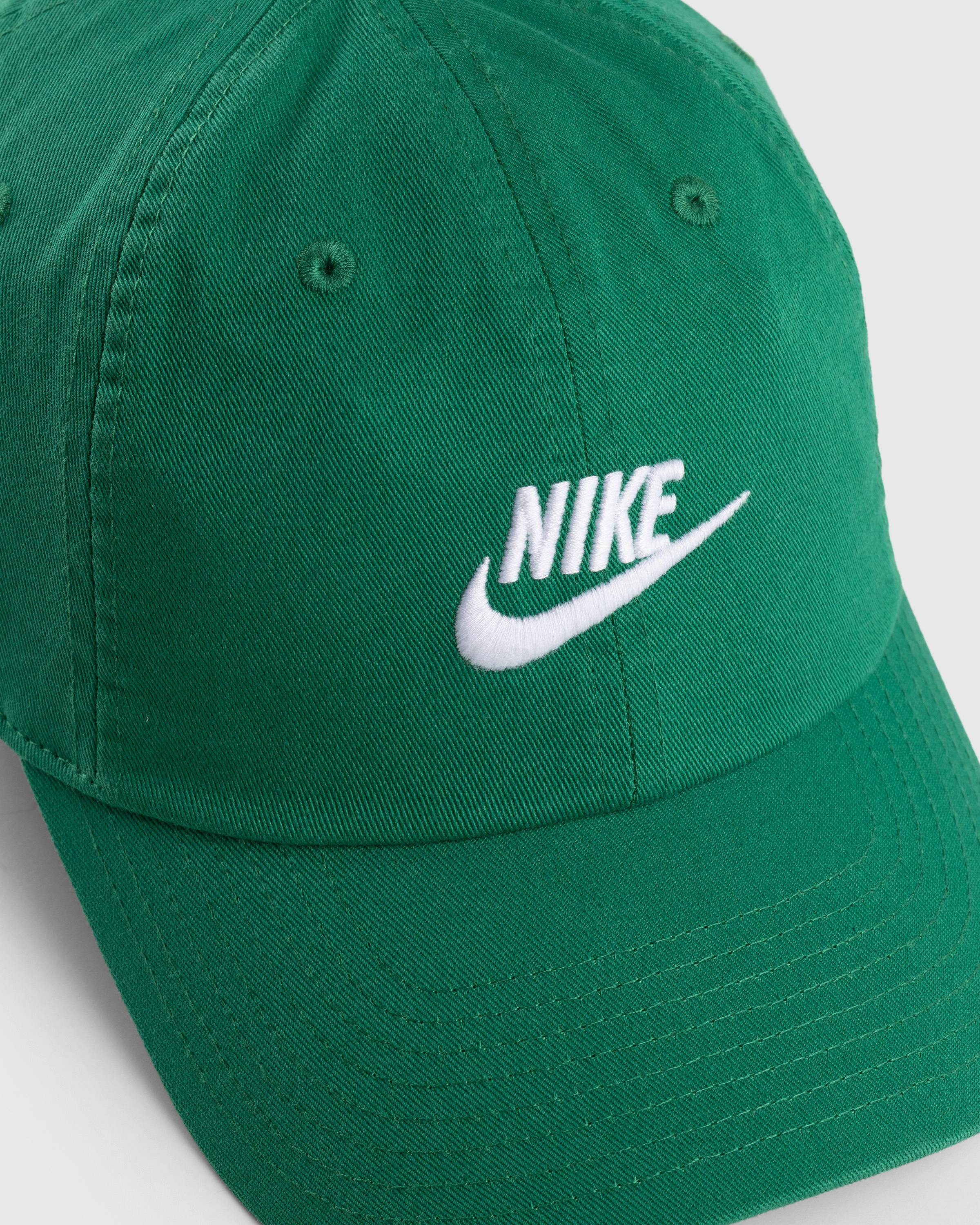 Nike – Club Unstructured Futura Wash Cap - Caps - Green - Image 2