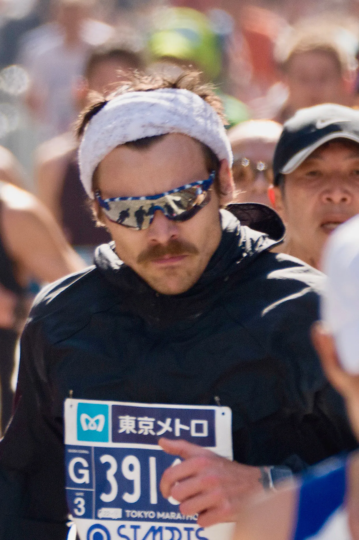 harry styles wears district vision sunglasses at the 2025 tokyo marathon