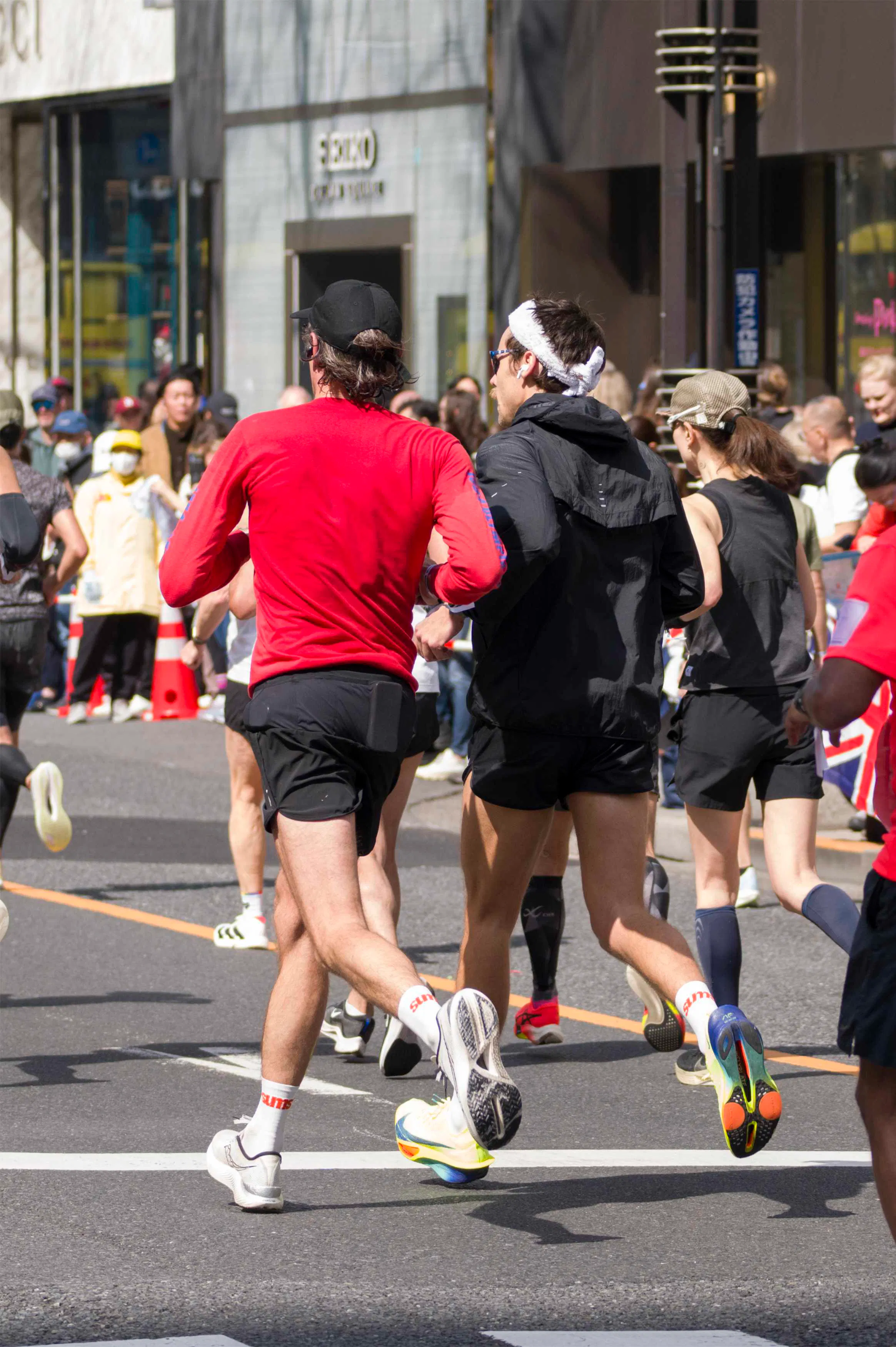 harry styles wears district vision sunglasses at the 2025 tokyo marathon